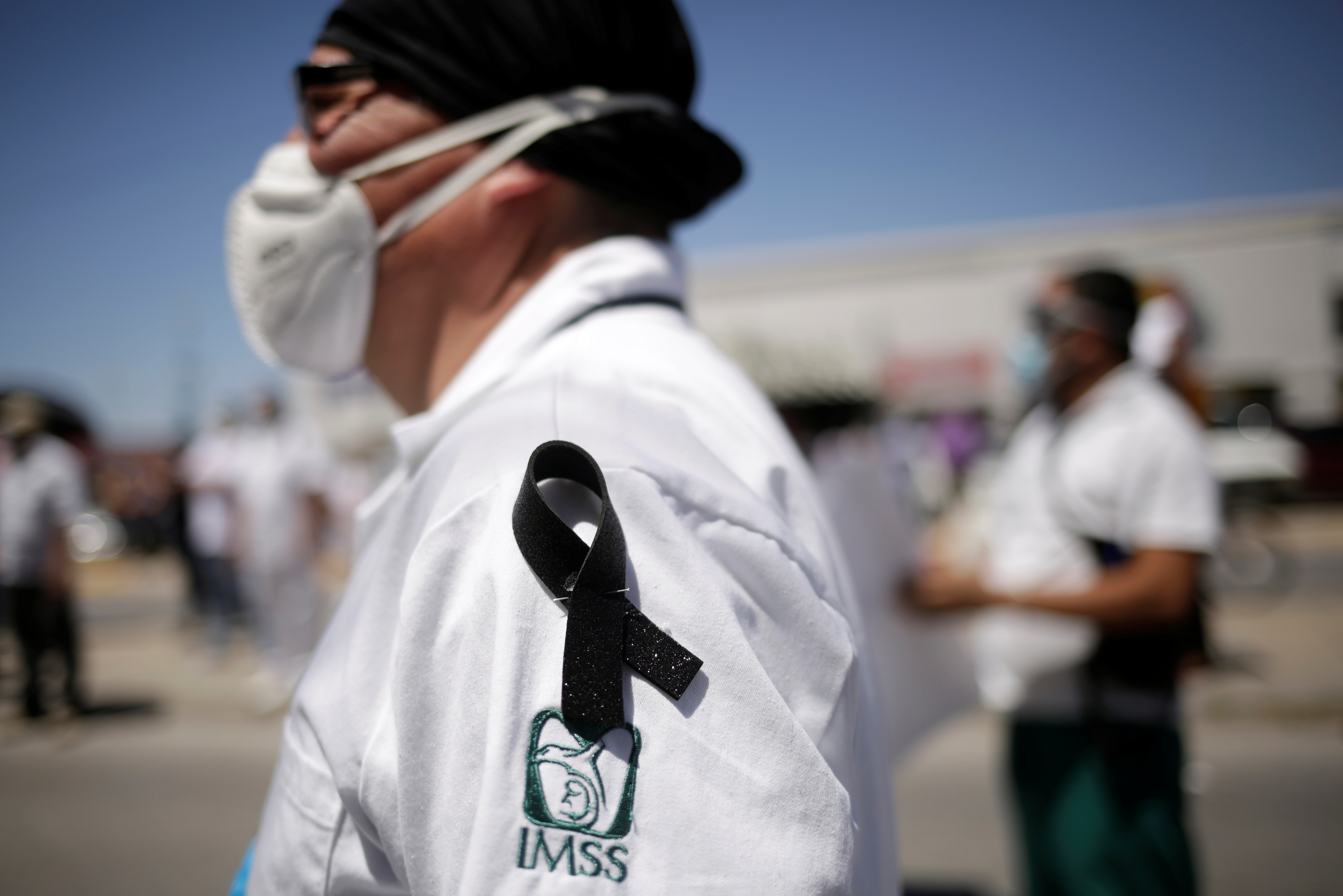 La Secretaría de Salud reportó hasta el pasado 25 de agosto un total de 97,632 profesionales infectados de COVID-19 (Foto: Reuters/Jose Luis Gonzalez)