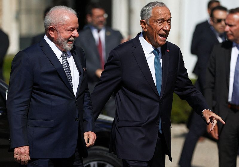 Lula da Silva junto al portugués Marcelo Rebelo de Sousa (REUTERS/Rodrigo Antunes)