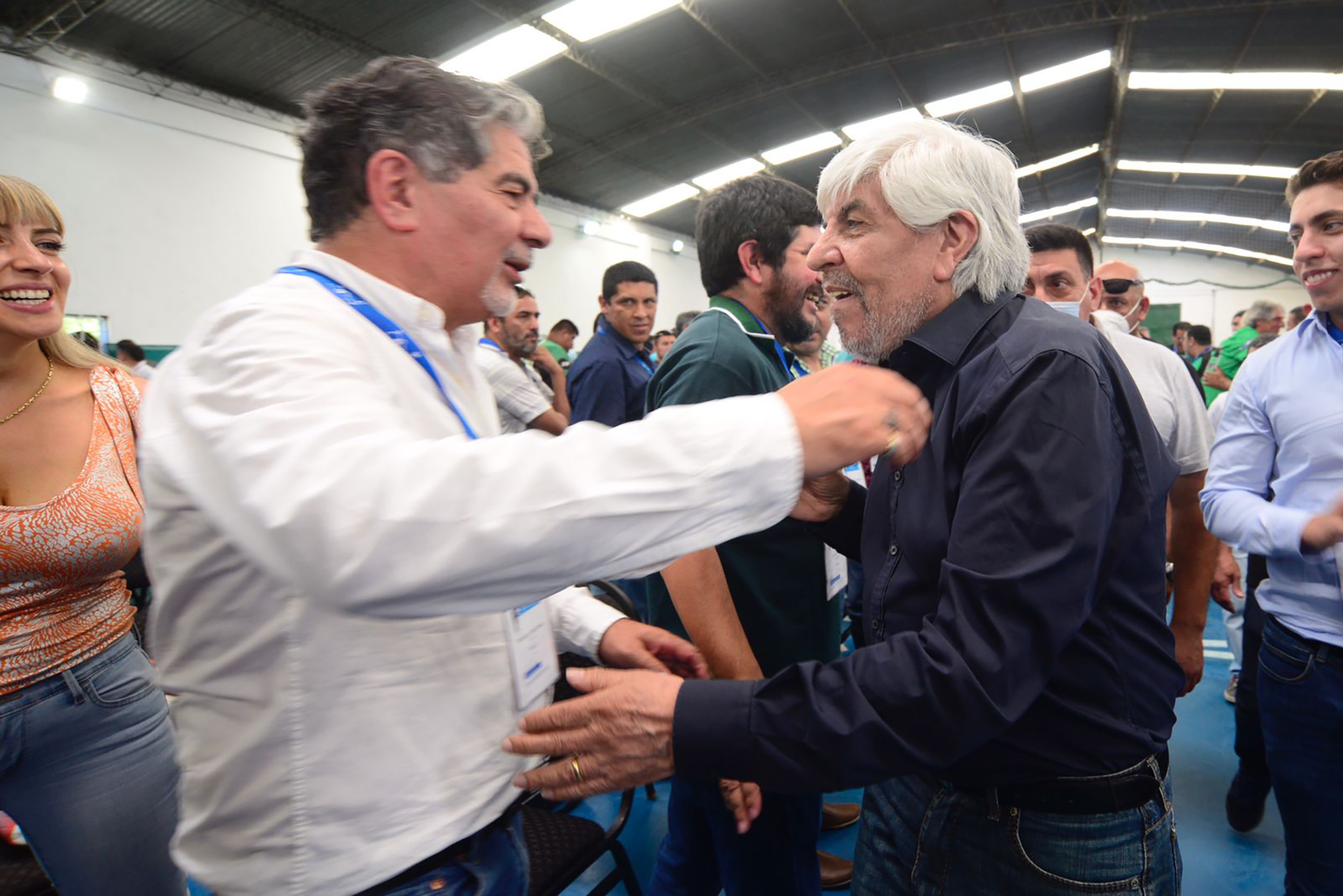 Jorge Taboada, el nuevo adjunto de la Federación de Camioneros, y Hugo Moyano, en el congreso de la entidad