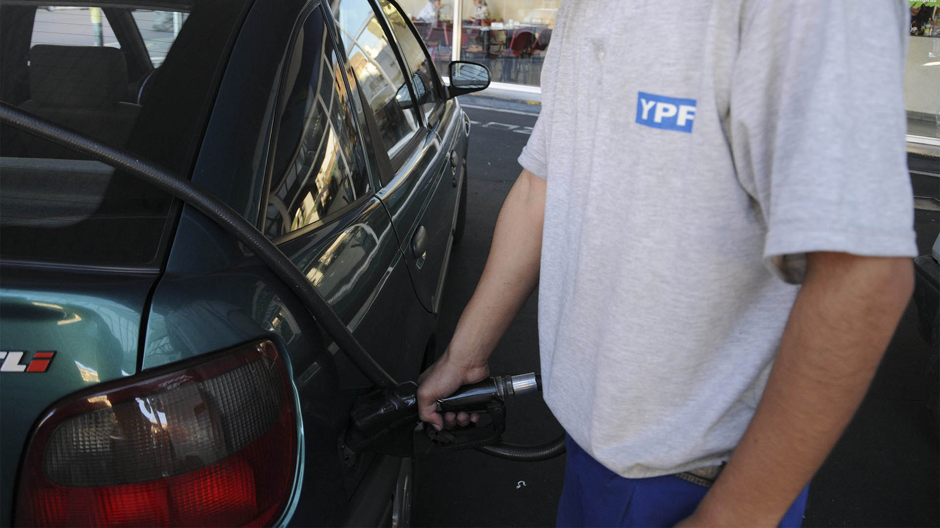 YPF aseguró que abastecerá de combustible al mercado interno
