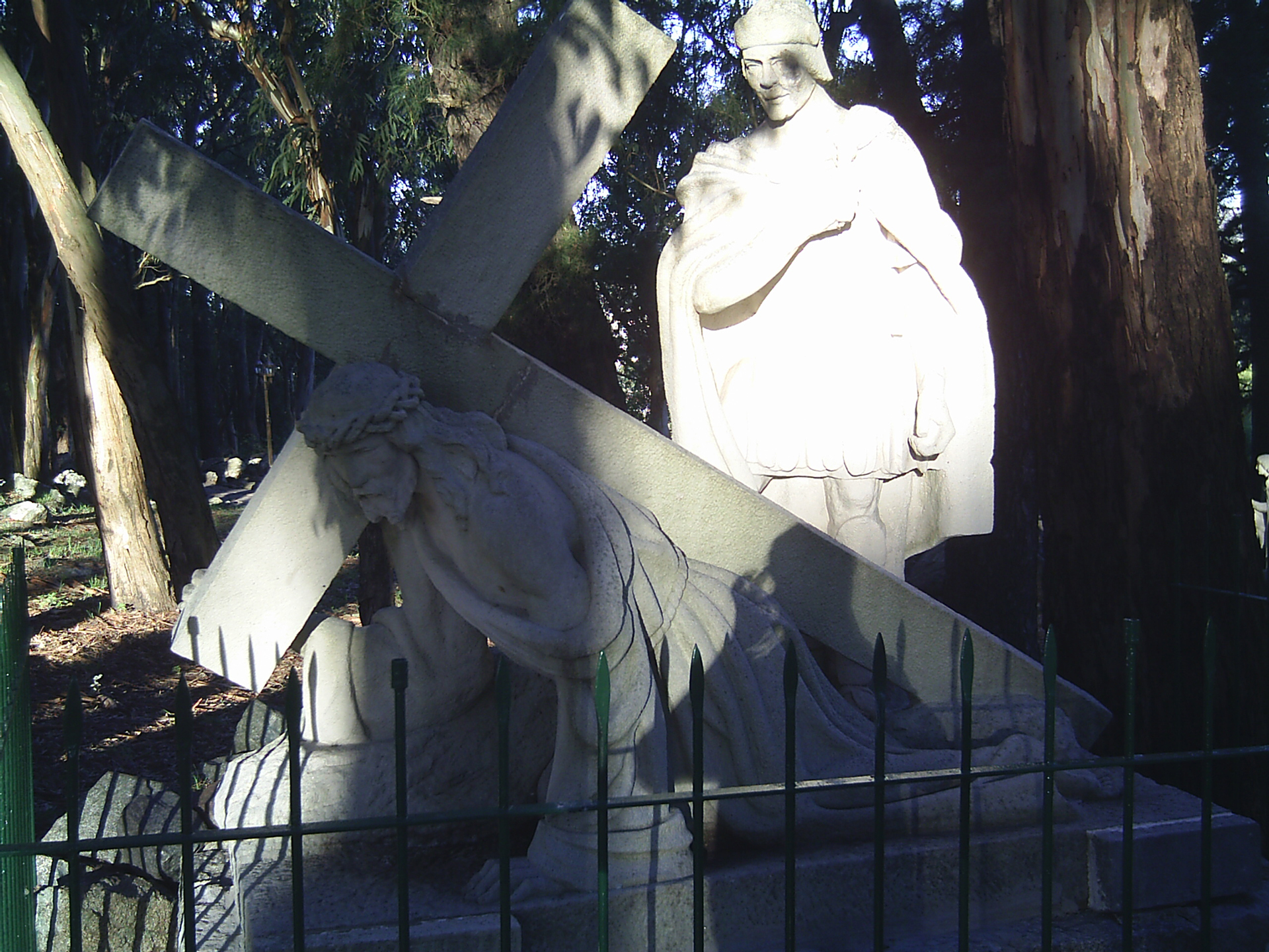 “Segunda caída de Jesús”, de Roberto Capurro, escultor argentino (Wikipedia: Ezarate)