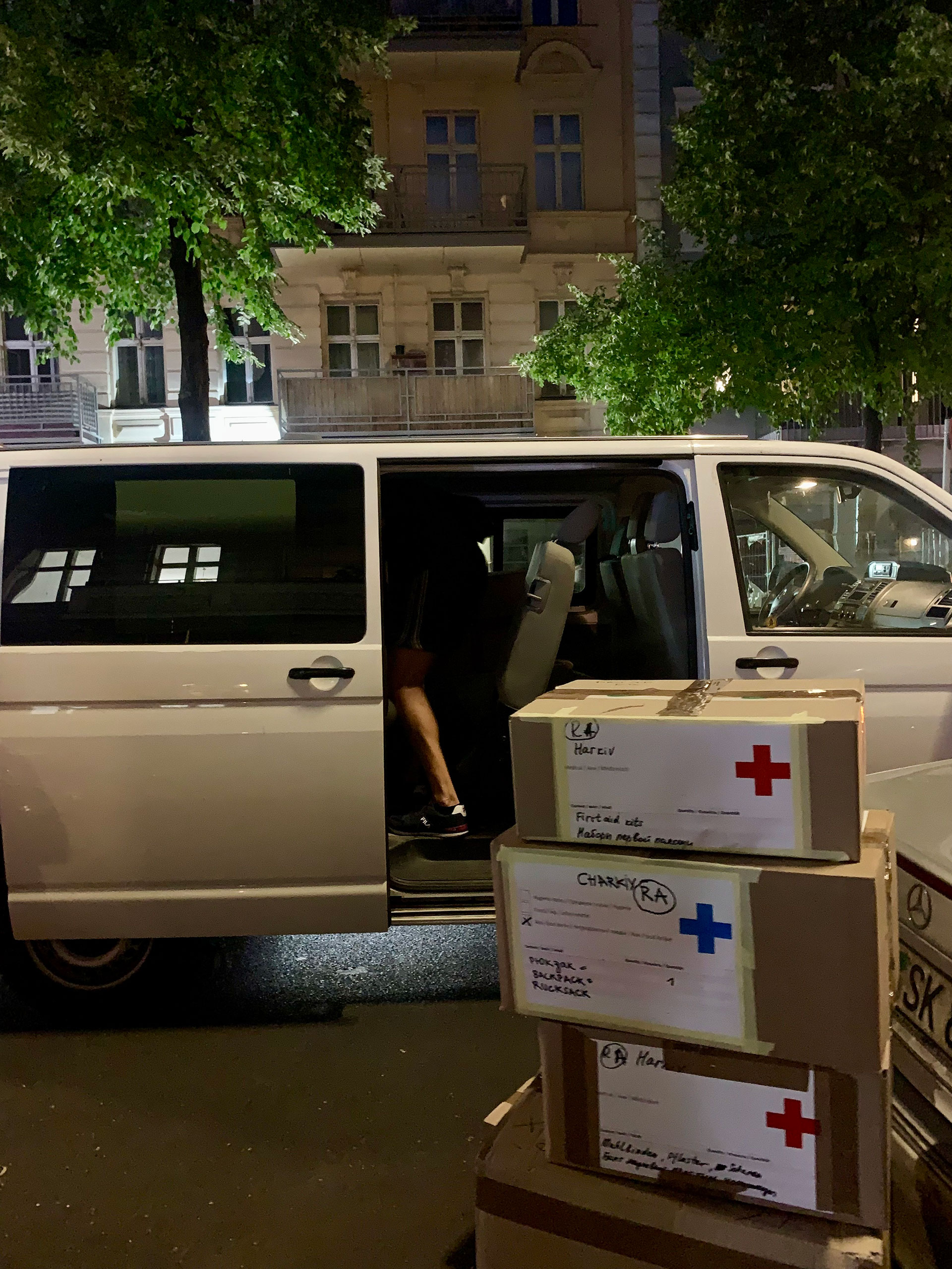 El último envío de Ukraine Solidarity Bus partió con antibióticos, jeringas, suero, entre otras cosas (Infobae)