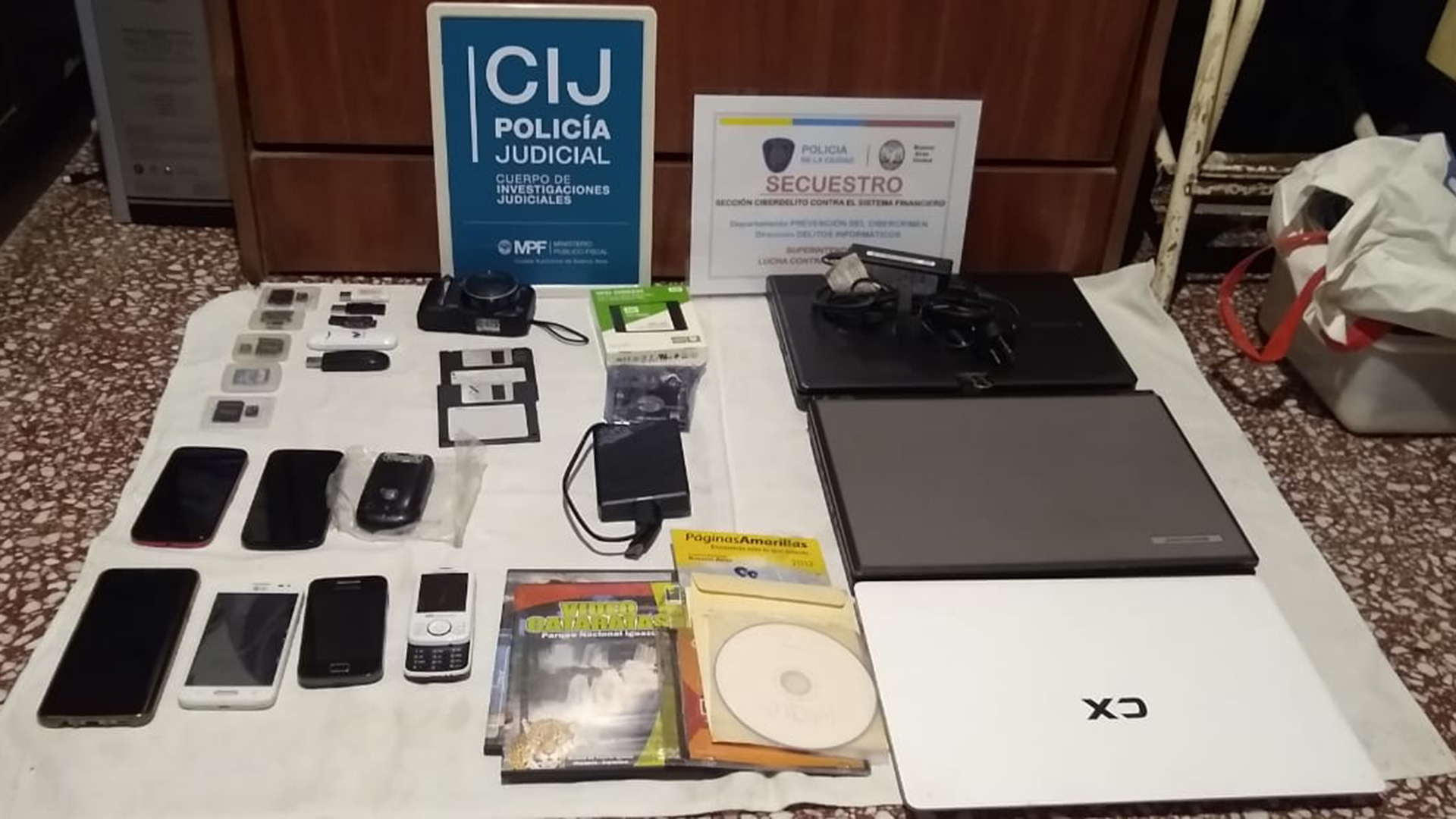 Algunos de los dispositivos secuestrados en el marco de la investigación