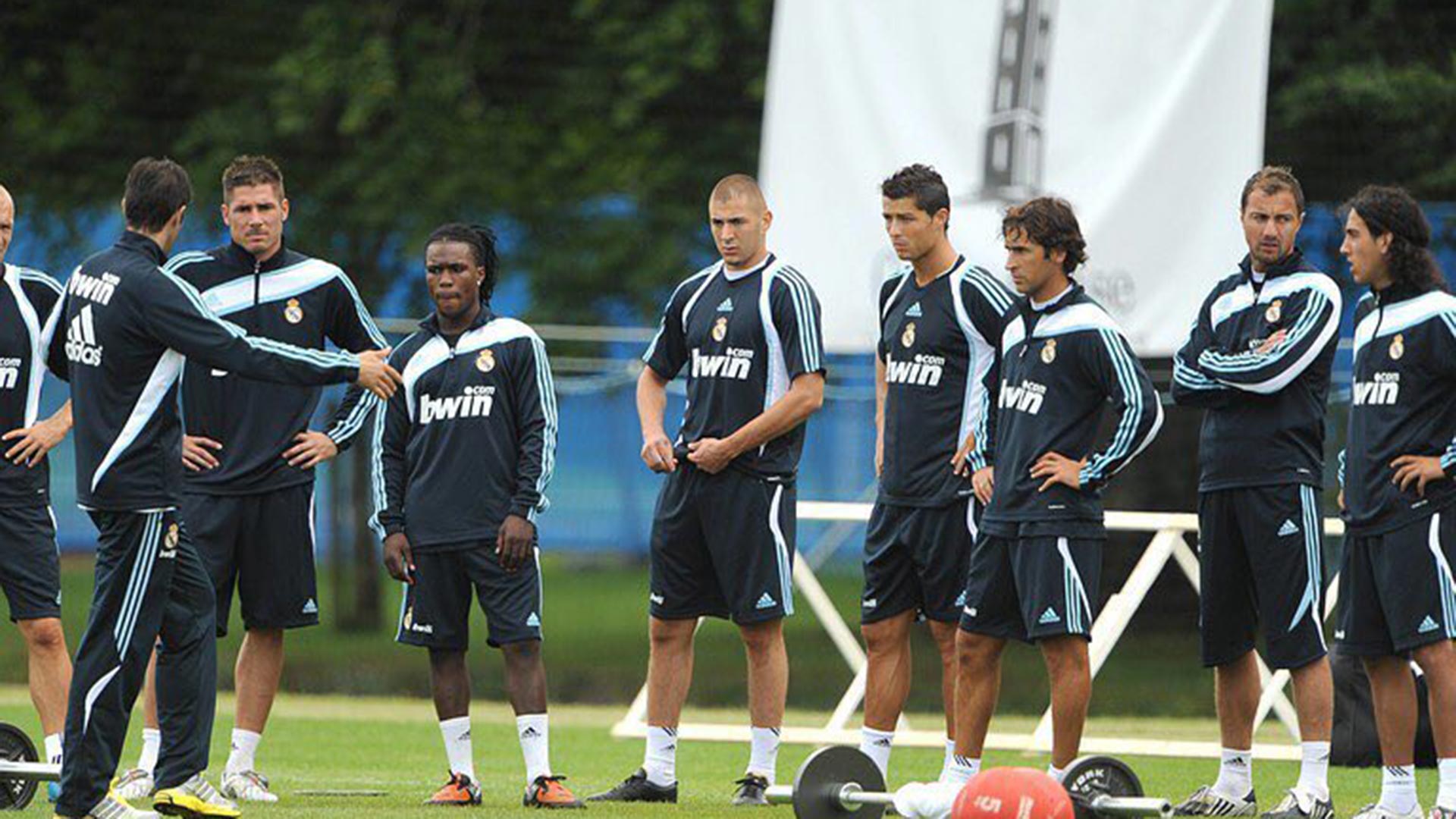 Drenthe compartió plantel con Benzema, Raúl y Cristiano Ronaldo, entre otras estrellas del Real Madrid