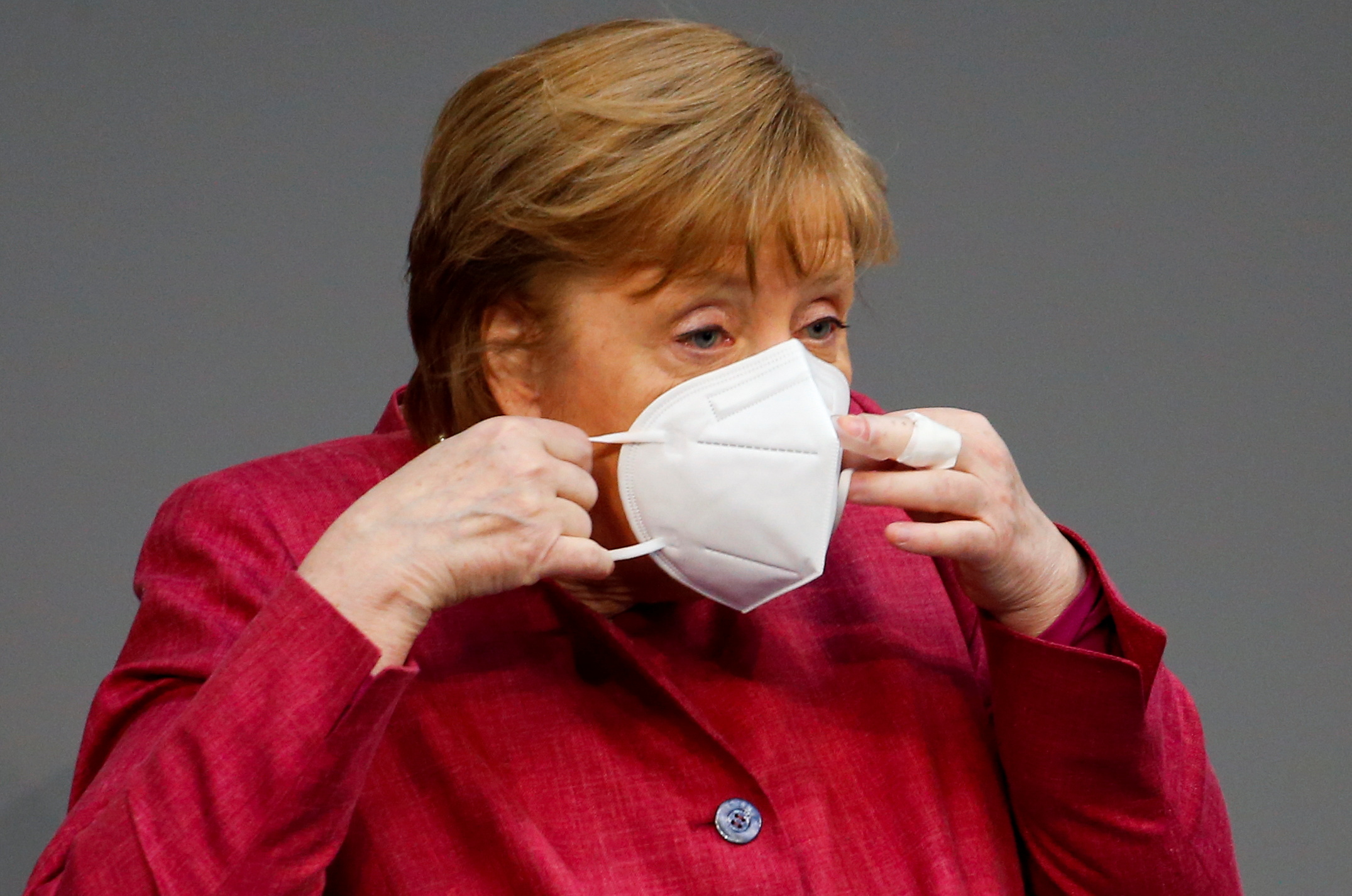 La canciller alemana, Angela Merkel, espera la confirmación en el Bundesrat de la modificación de la ley de protección de inversiones para establecer medidas excepcionales por la propagación del coronavirus.