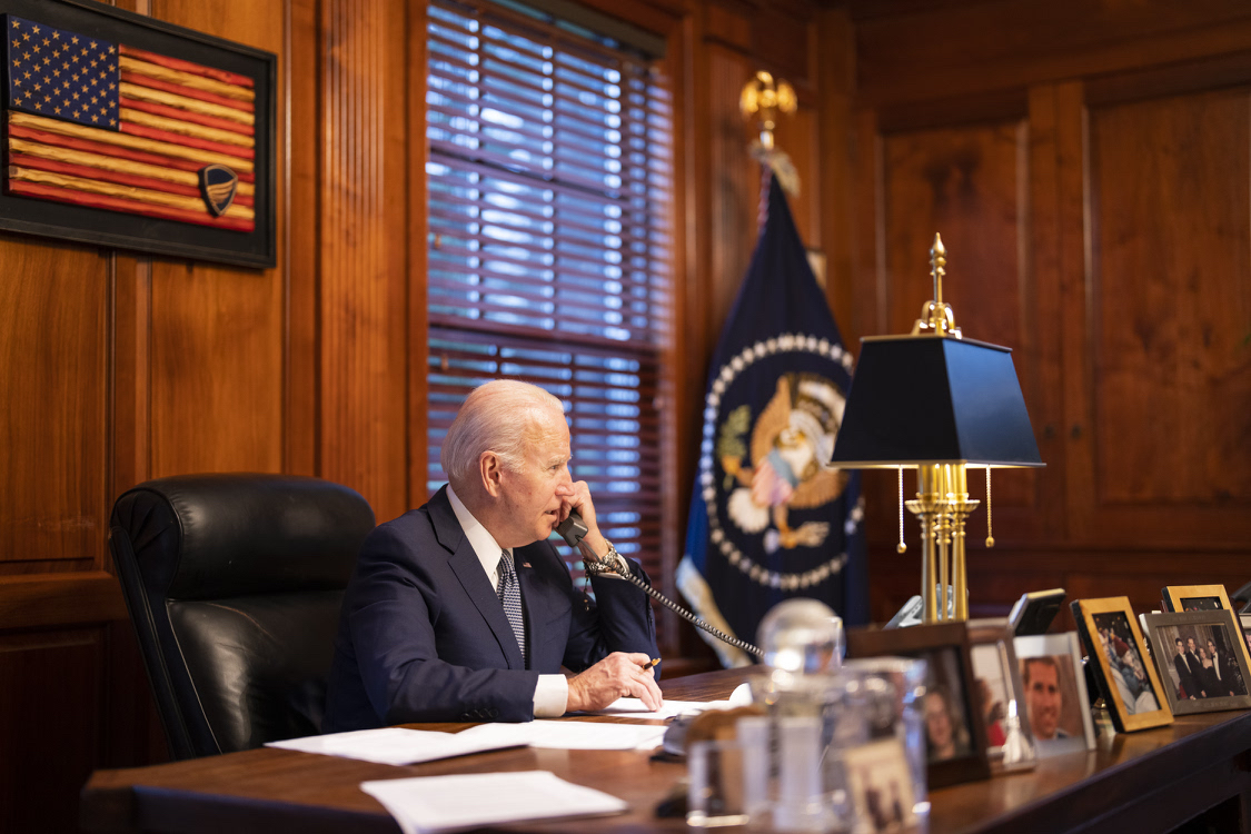 Joe Biden durante la llamada con Vladimir Putin este jueves 30 de diciembre de 2021 (The White House)