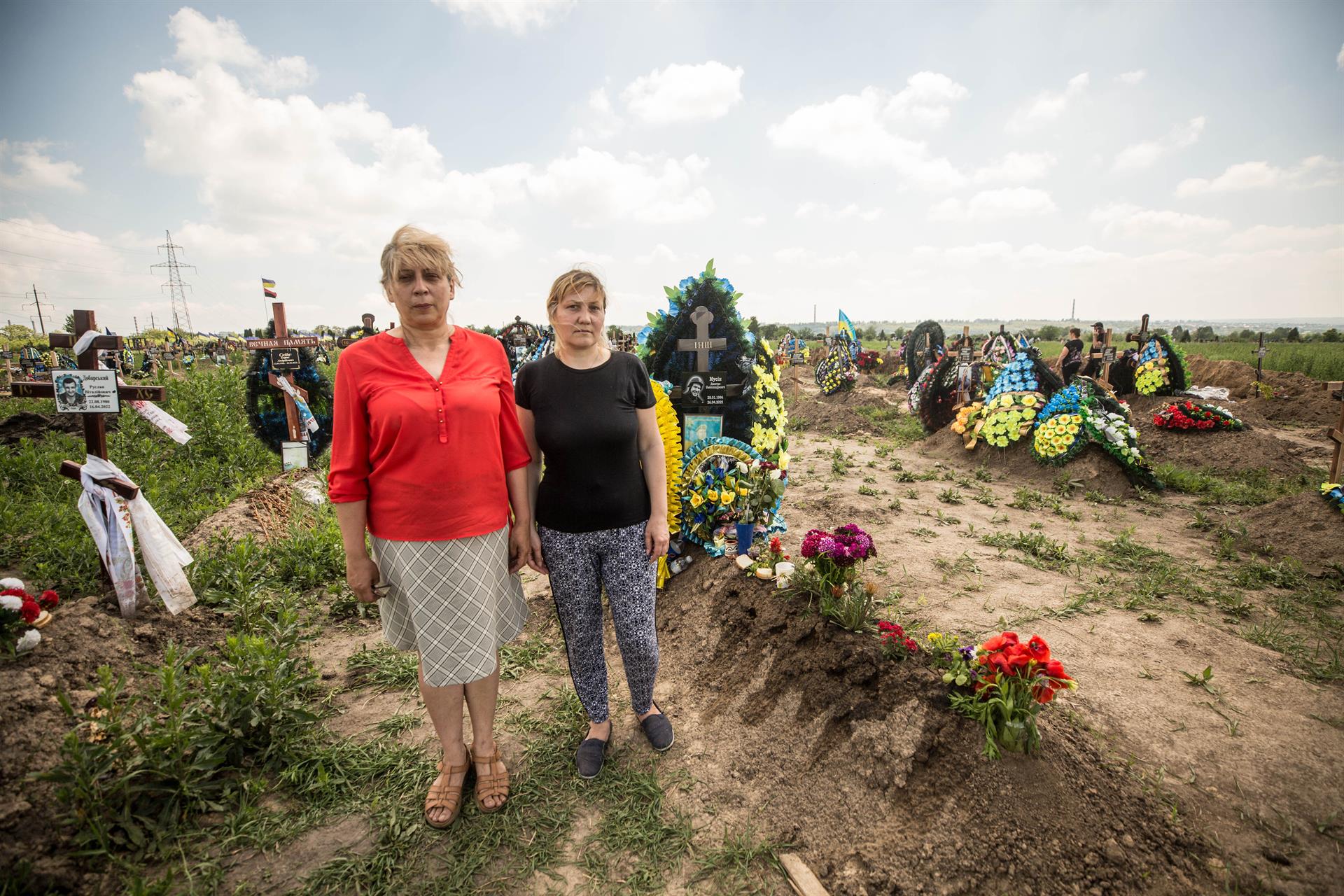 Dos madres ucranianas se unieron por el destino desigual de sus hijos en el frente de batalla