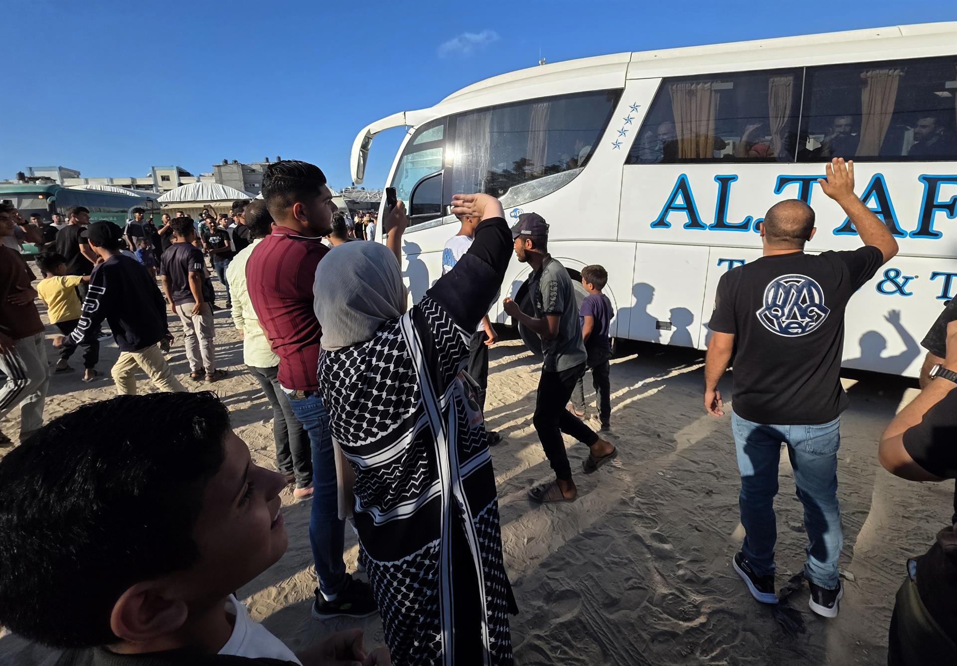Israel liber&oacute; a 60 detenidos palestinos de Gaza en la mayor excarcelaci&oacute;n desde el acuerdo de octubre