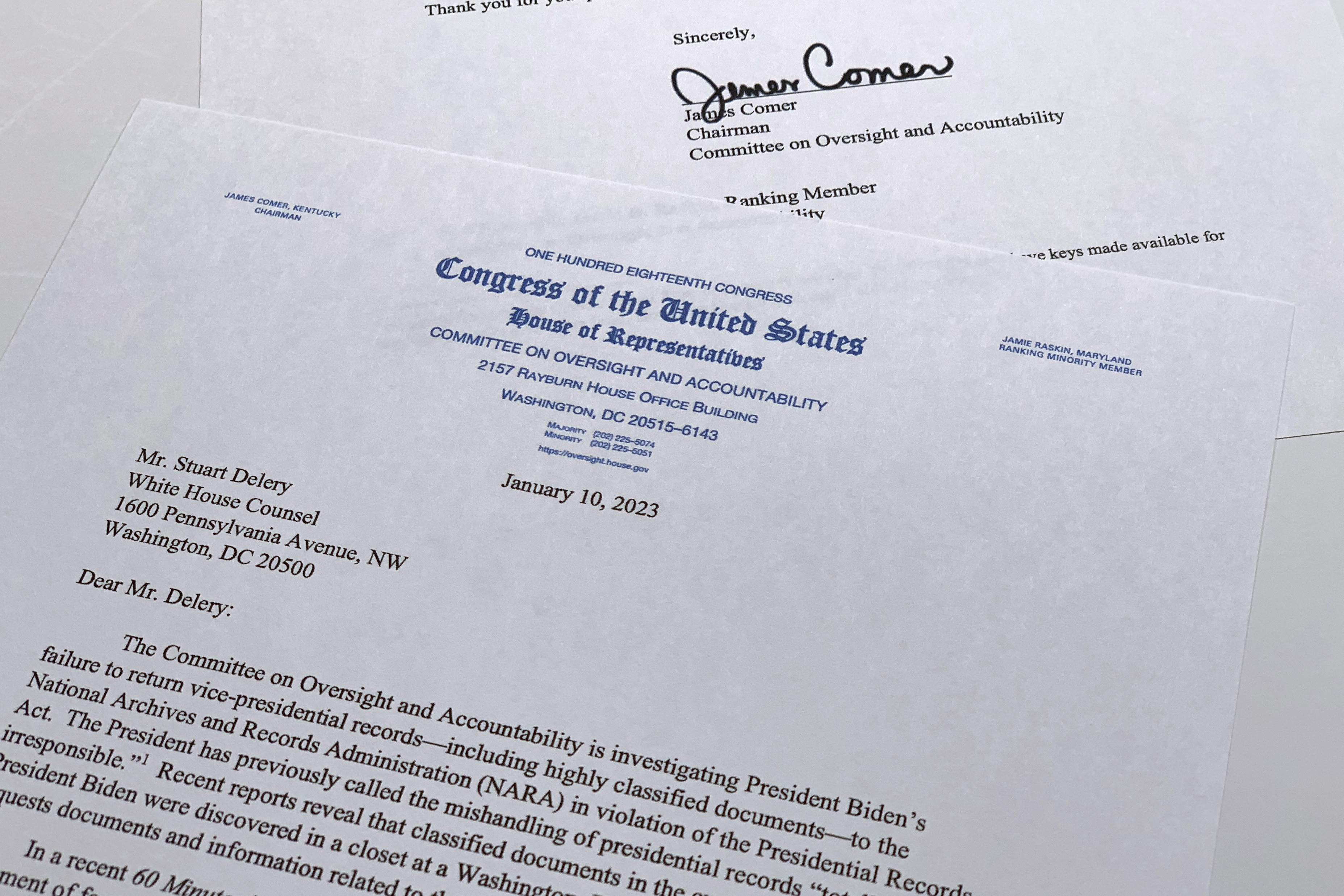 Biden aseguró que supo de la existencia de esos documentos mediante sus abogados, por lo que le “sorprendió enterarse de que hubiera registros del Gobierno llevados a ese lugar, a esa oficina”. (AP)