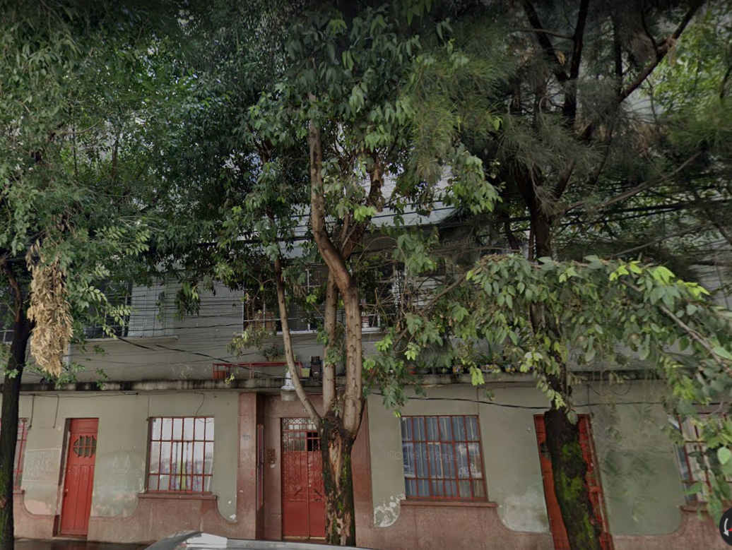 Lucía vivía y laboraba en la calle Zamora, en la colonia Condesa, en la CDMX, donde fue hallada muerta, atada de pies y manos y con cinta en el cuello el pasado 5 de marzo Foto: (Google Maps) 