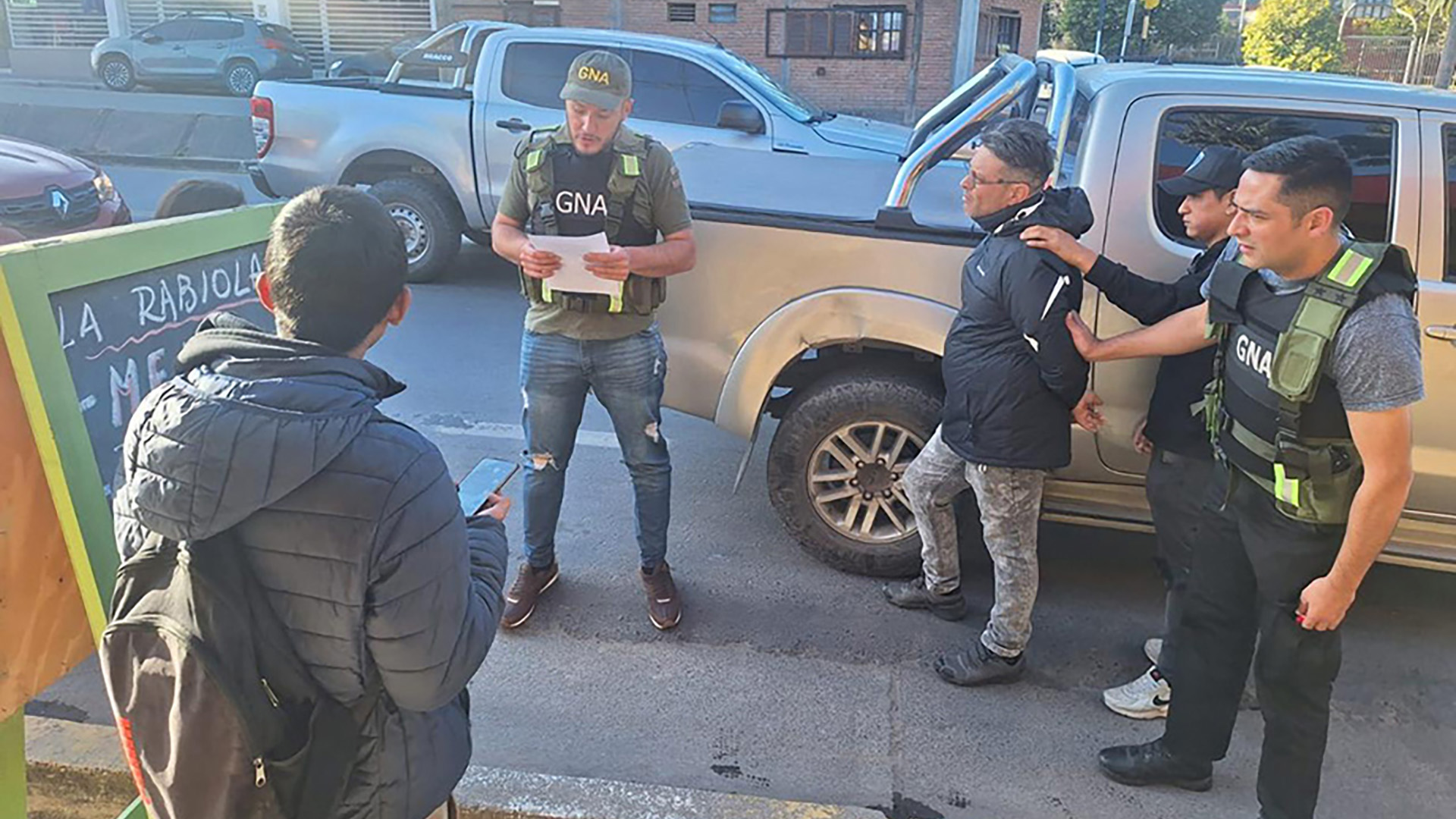 Condenaron a 9 a&ntilde;os de prisi&oacute;n a un exgendarme por organizar el traslado de 161 kilos de coca&iacute;na: "Se cruz&oacute; de bando"