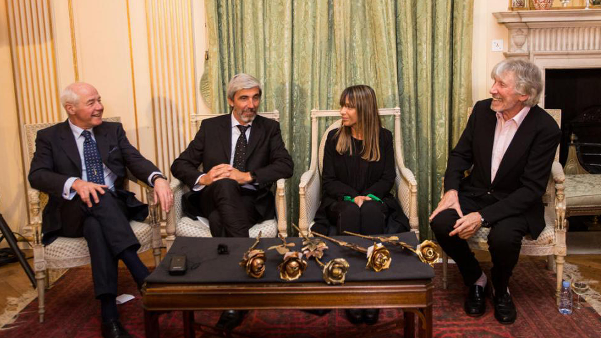 Cardozo y Aro junto a Roger Waters en los premios "Dos rosas por la Paz". Foto: Gentileza Julio Aro. 