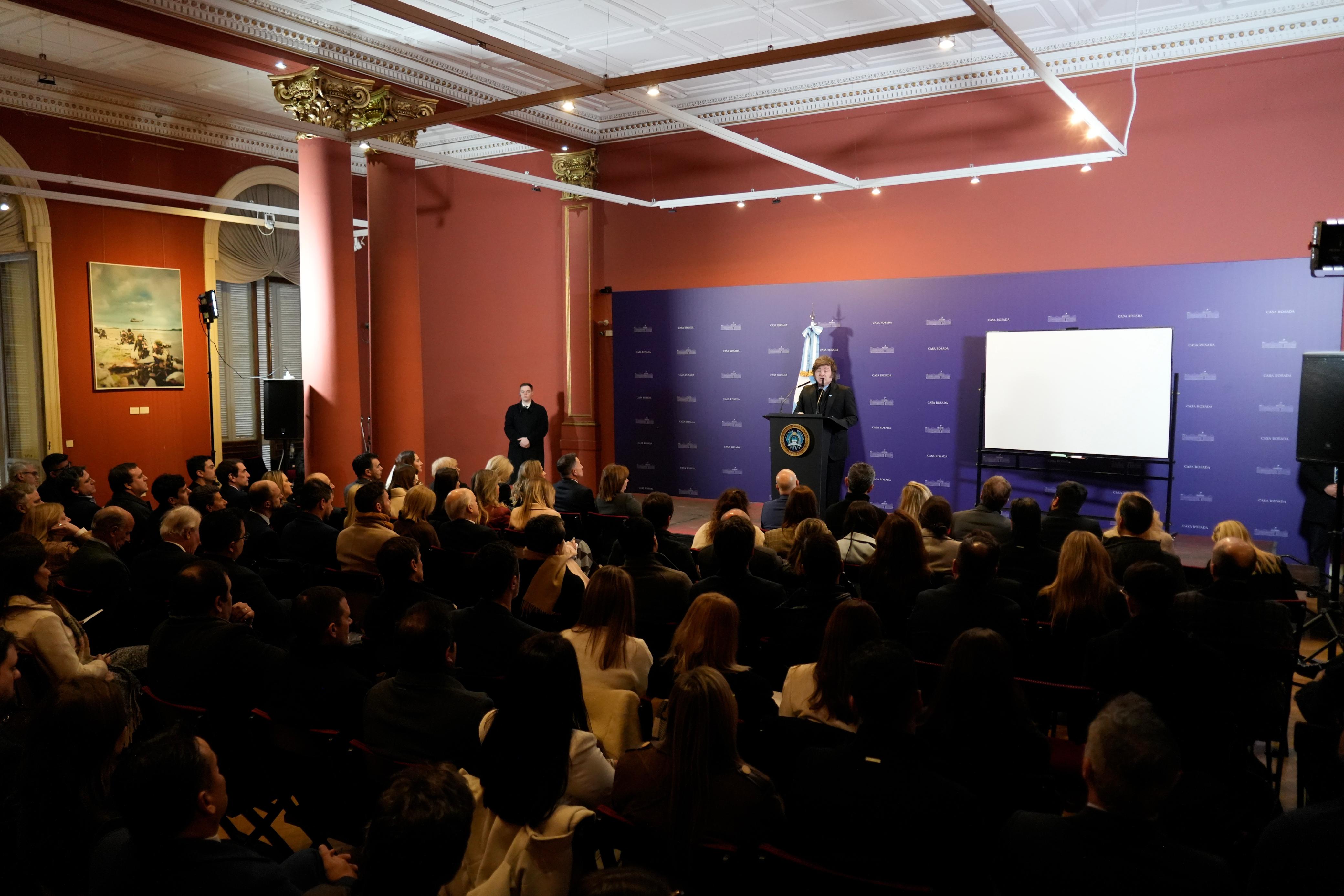 Milei eval&uacute;a blindar al INDEC en el proyecto de ley que reforma la Carta Org&aacute;nica del Banco Central 