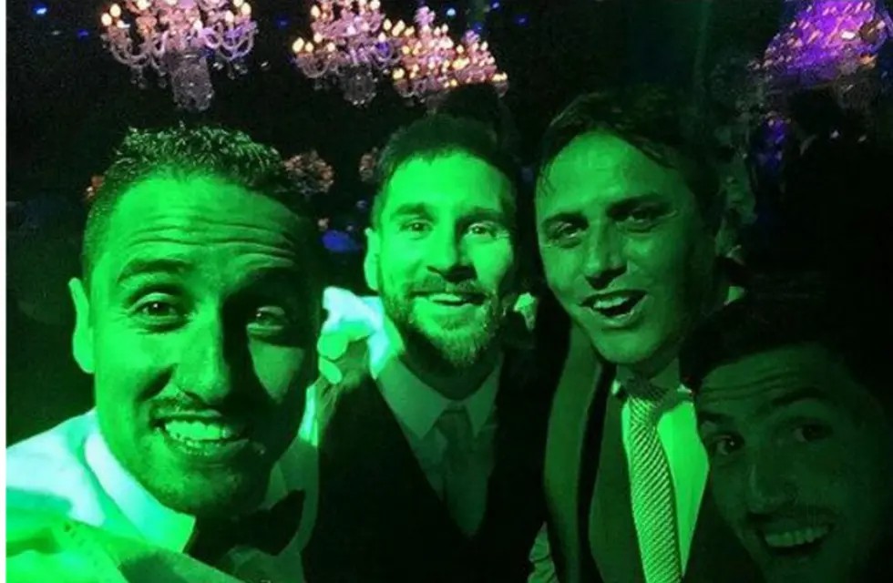 Guillermo Hoyos junto de su hijo Bochi, en la boda de Messi en Rosario en 2017