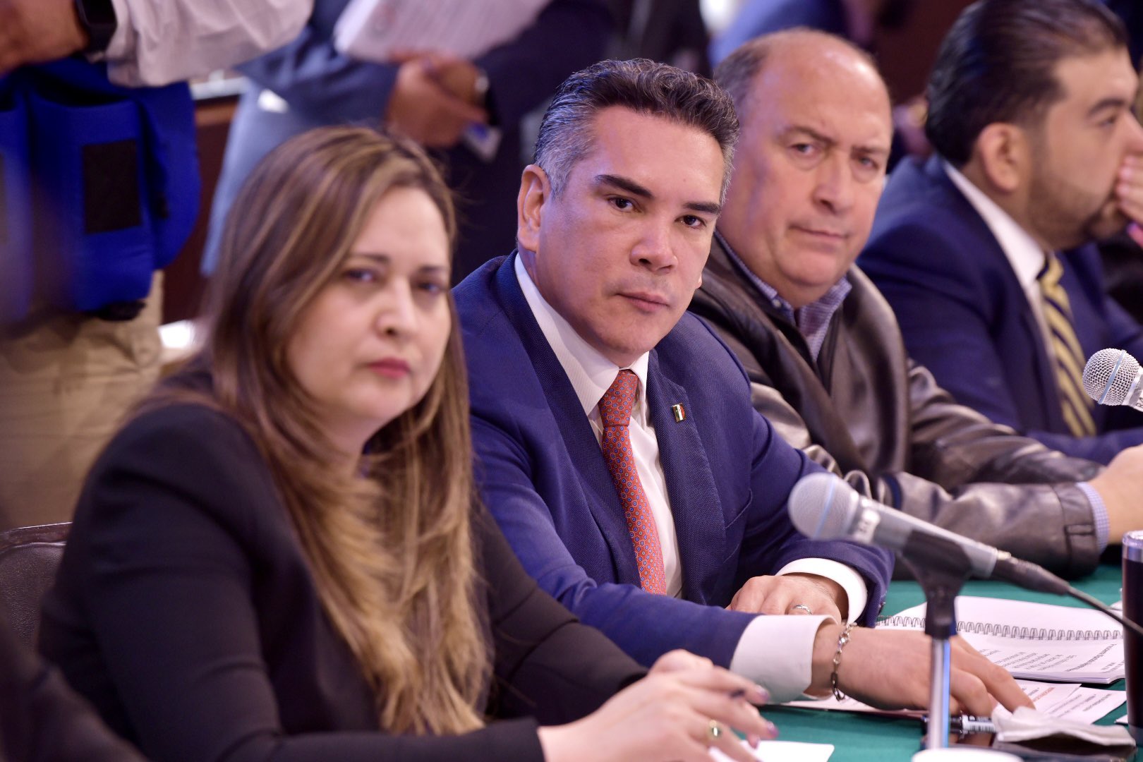 Alejandro Moreno estuvo presente en la reunión de senadores del PRI (Twitter/@alitomorenoc)