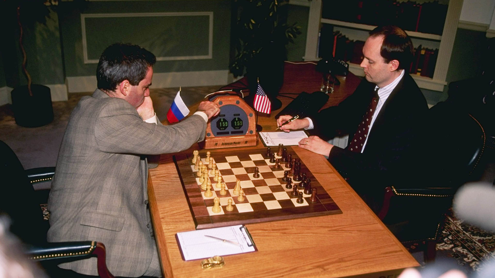 10 May 1997:  el campeón mundial de ajedrez Garry Kasparov enfrenta a la super computadora Deep Blue en Nueva York (Foto: Bernie Nunez  /Allsport)