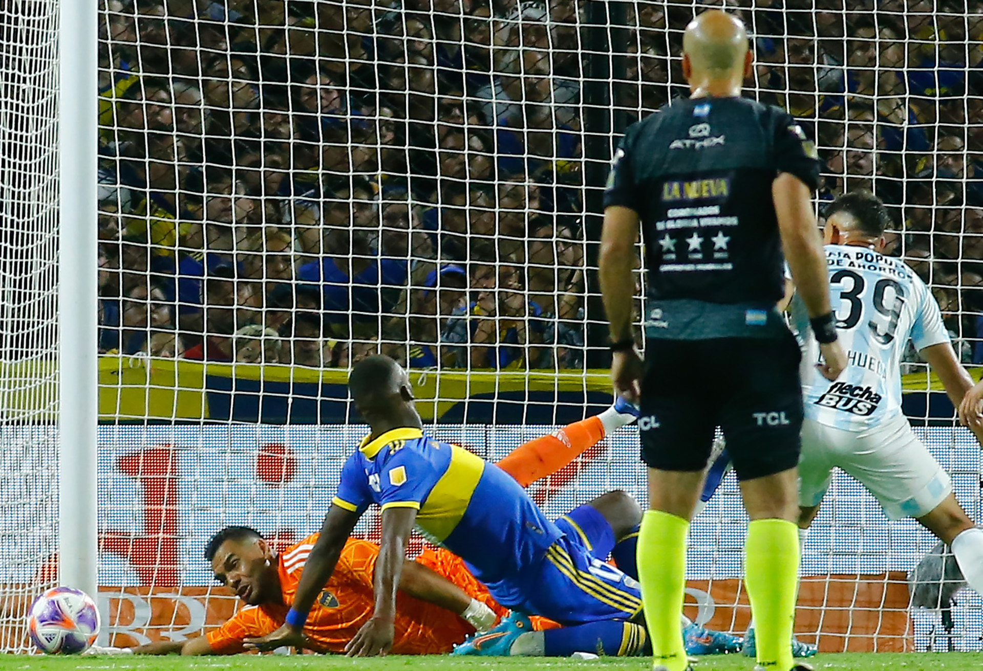 La atajada clave que le valió a Chiquito Romero la primera ovación con el buzo de Boca Juniors: la reacción de su esposa Eliana Guercio