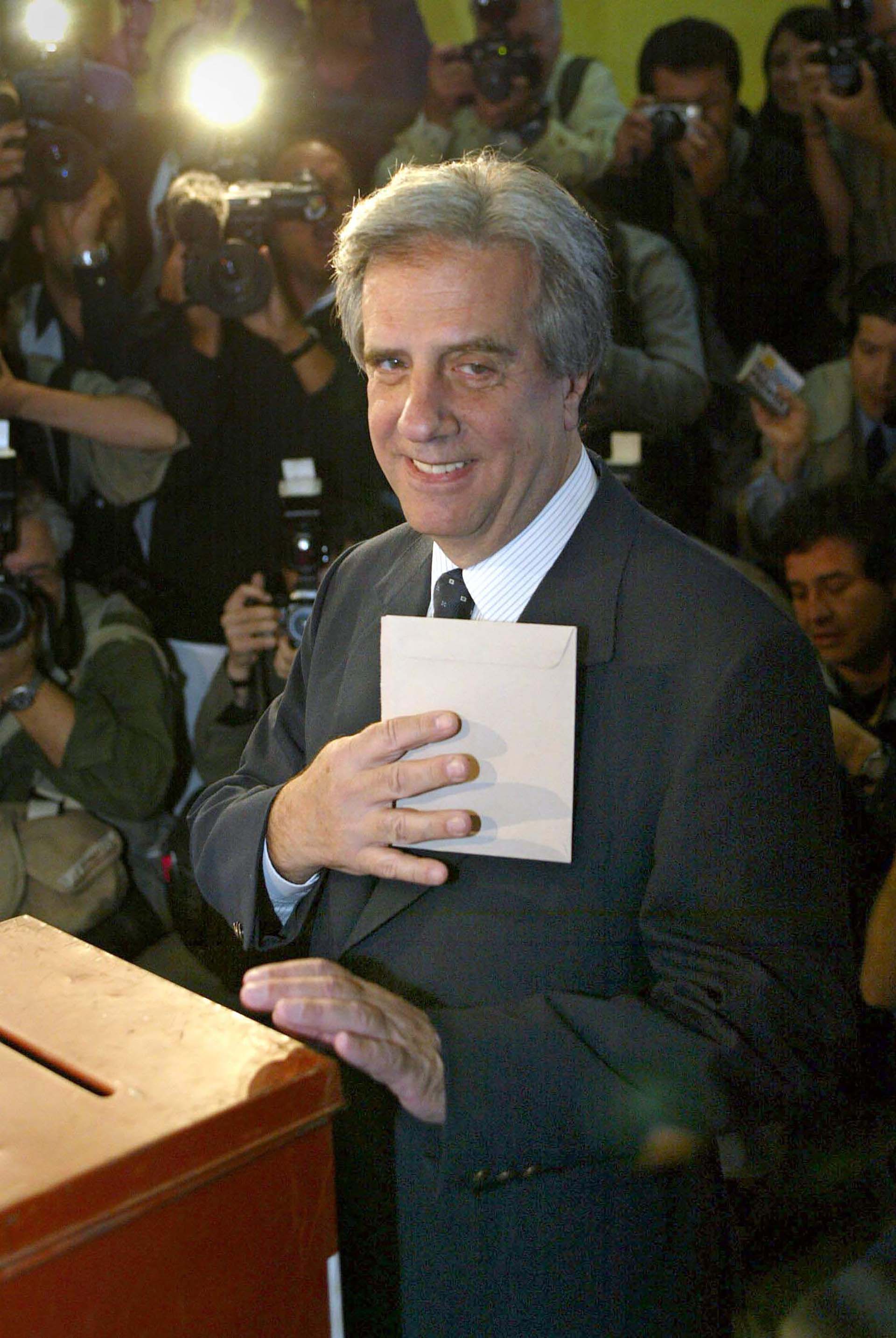 El 31 de octubre de 2004 ganó en primera vuelta con el 50,45% de los votos