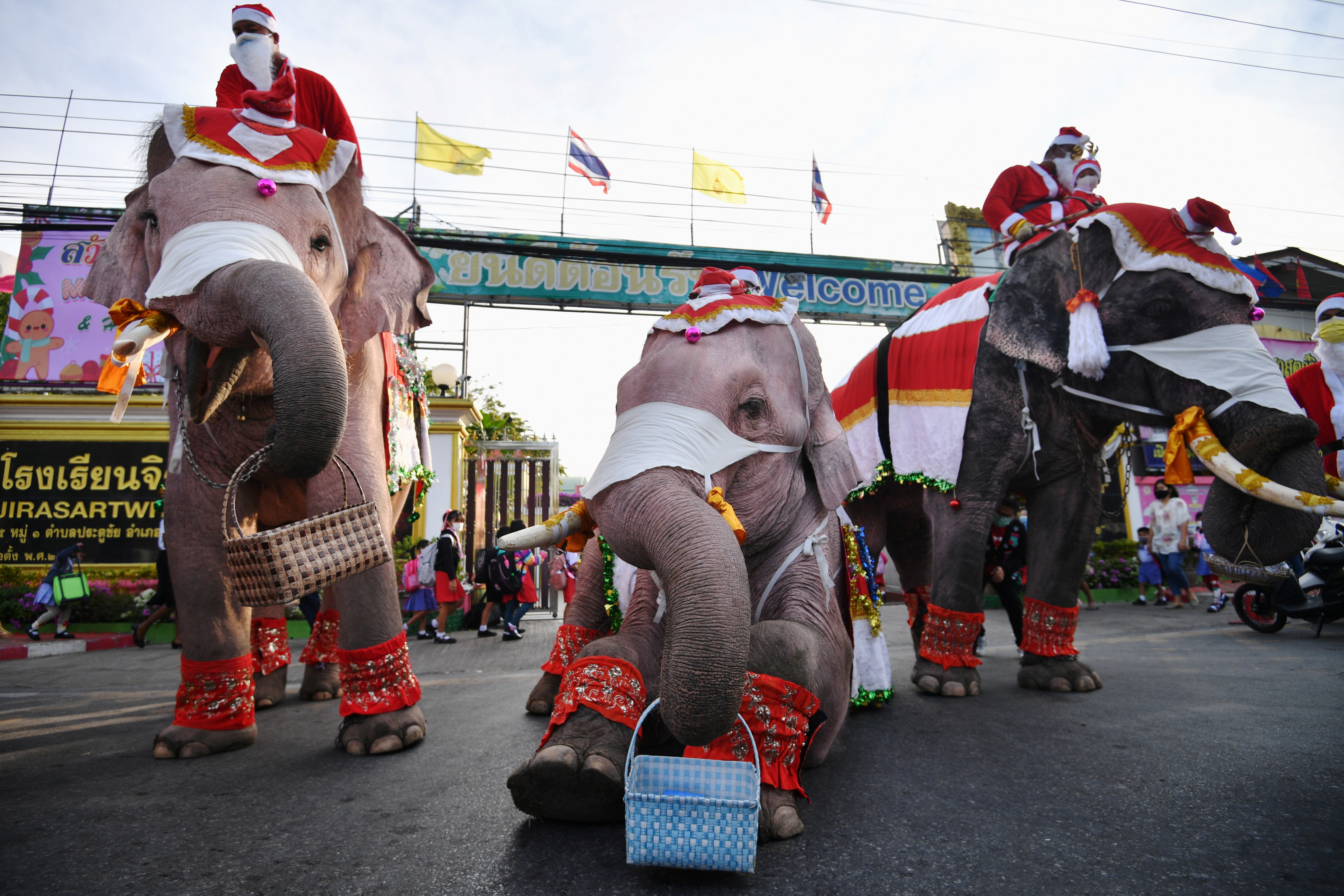 Los preparativos para una Navidad diferente en Ayutthaya (REUTERS/Chalinee Thirasupa)