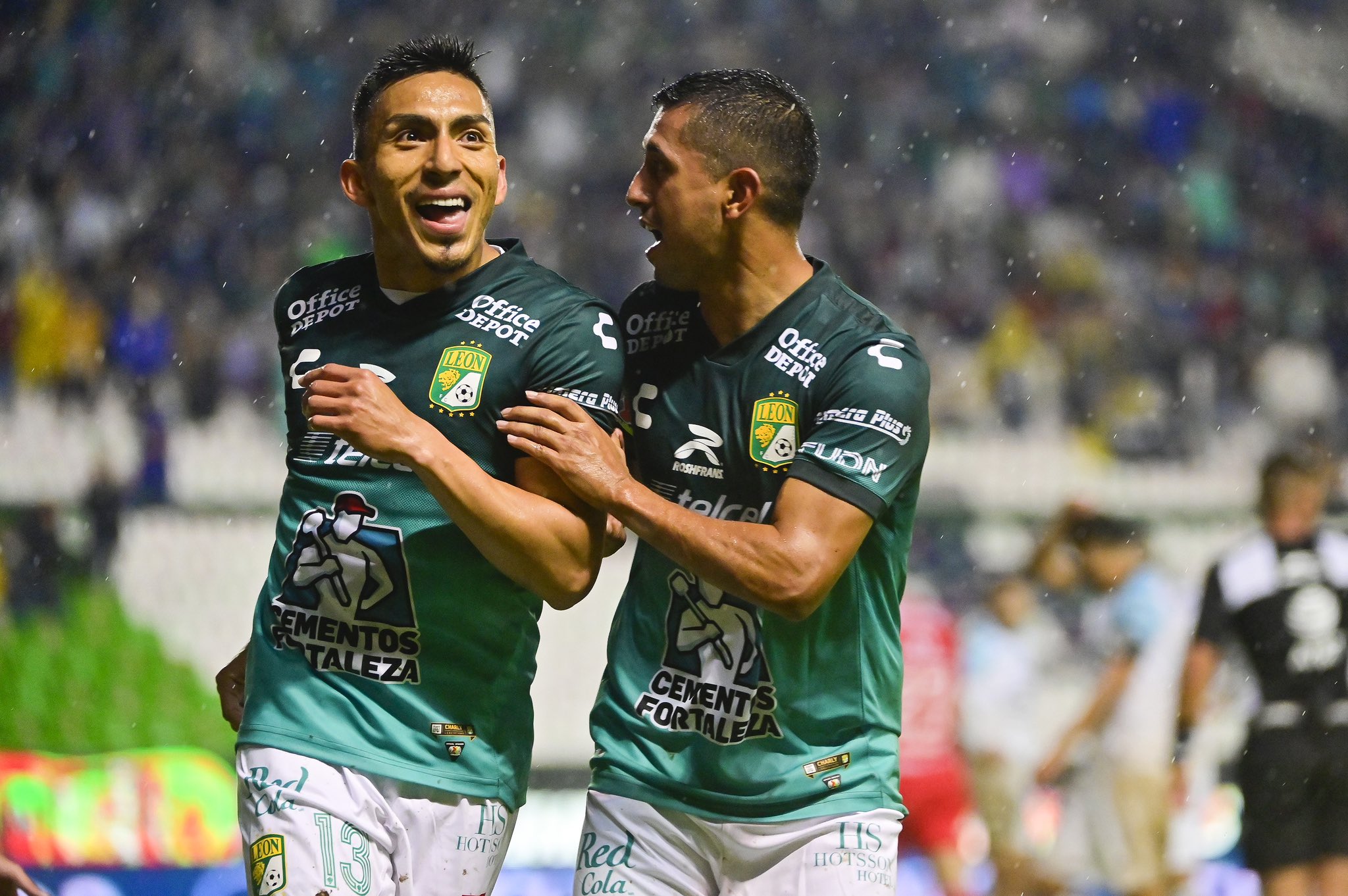 Así quedó la cancha del Estadio de los Esmeraldas después la intensa lluvia  y goleada del León vs Mazatlán - Infobae