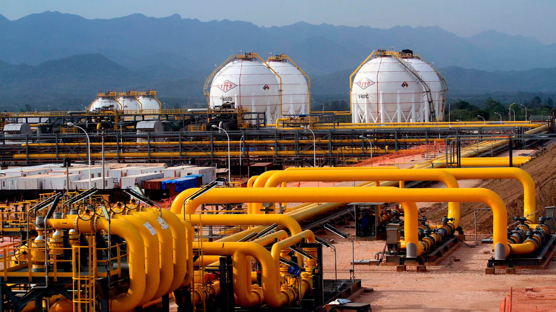 El Gobierno negocia con Brasil y Bolivia contar con más gas de YPFB para el próximo invierno