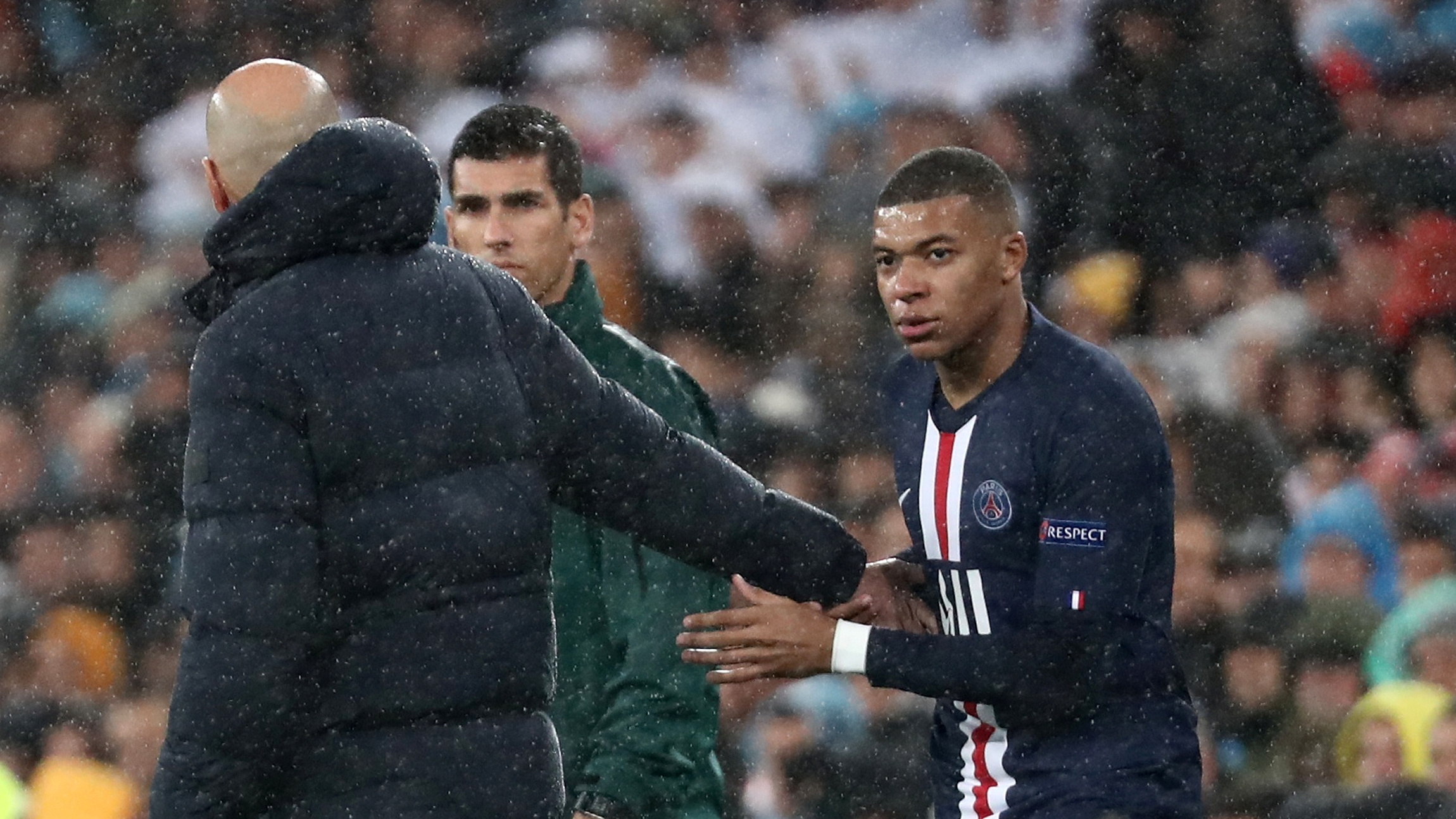 Soccer Football - Champions League - Group A - Real Madrid v Paris St Germain - Santiago Bernabeu, Madrid, Spain - November 26, 2019  Paris St Germain's Kylian Mbappe and Real Madrid coach Zinedine Zidane   REUTERS/Sergio Perez