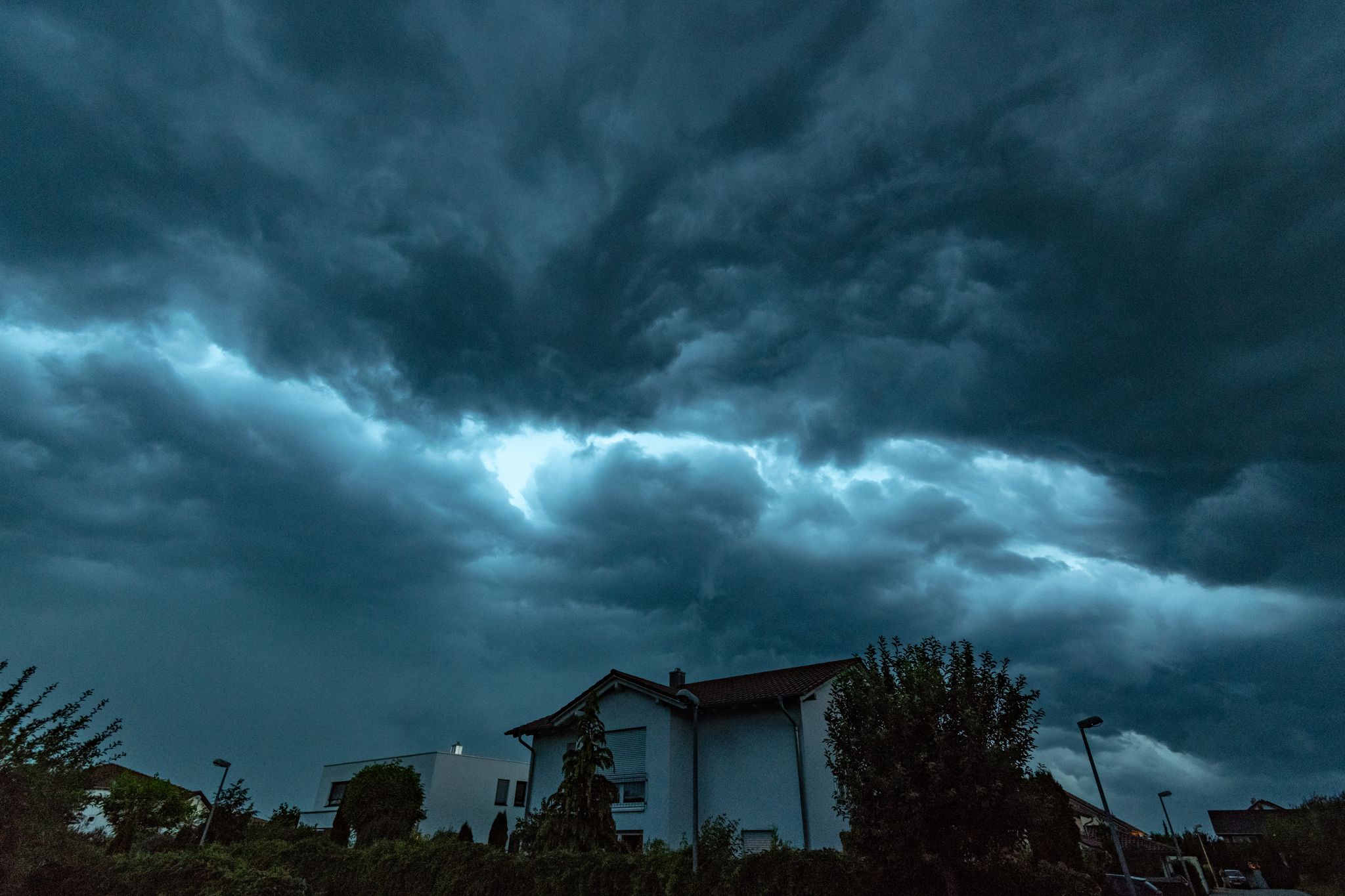 ARCHIVO - Ante la advertencia meteorológica de una tormenta que se avecina es conveniente tomar una serie de medidas preventivas en el hogar. Foto: Armin Weigel/dpa