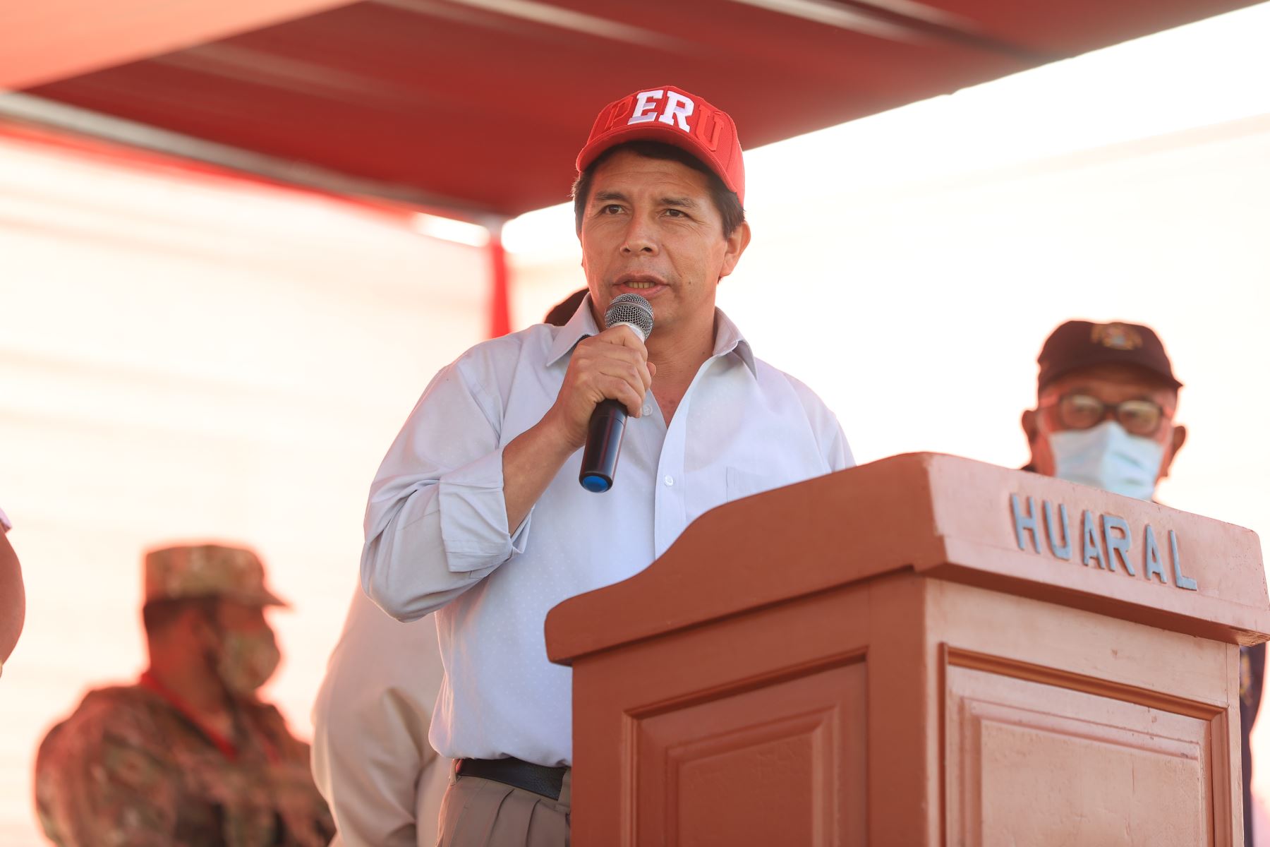 Pedro Castillo en en la entrega de 180 toneladas de guano de las islas, a favor de los agricultores del valle de Chancay-Huaral.