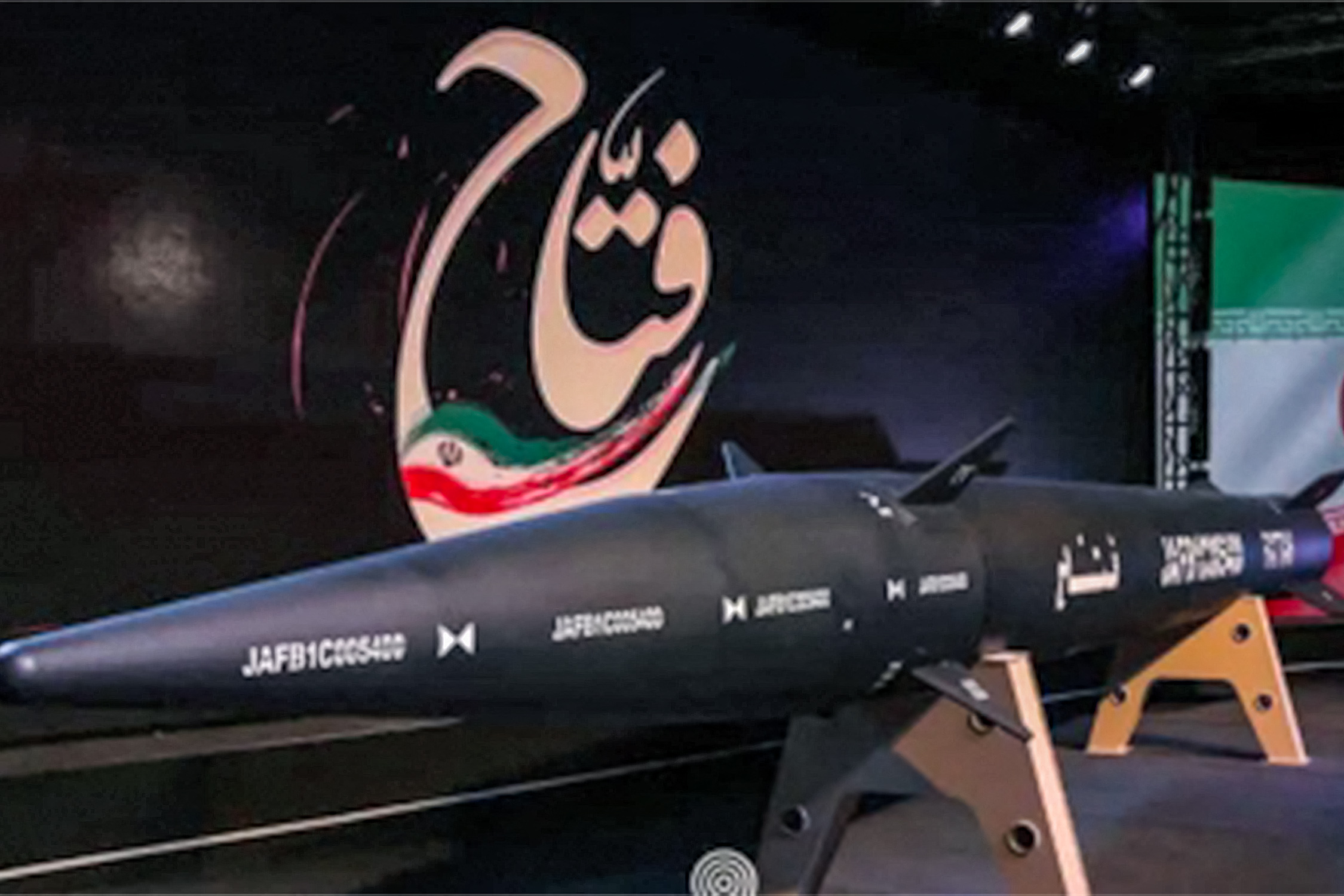 El régimen de Irán lanza amenaza tras presentar su primer misil hipersónico