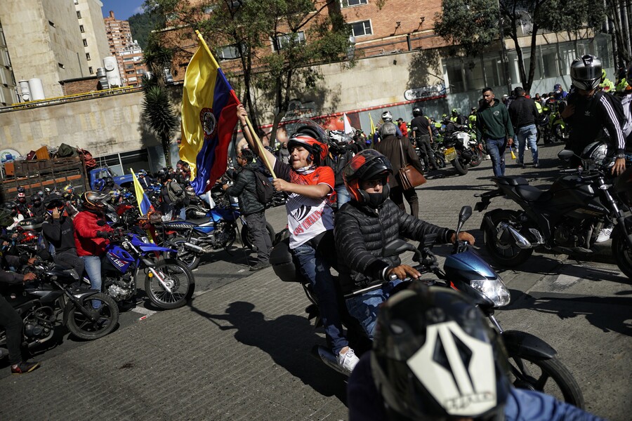 Restricción de parrillero en moto durante el fin de semana en Bogotá se extenderá por el resto del año