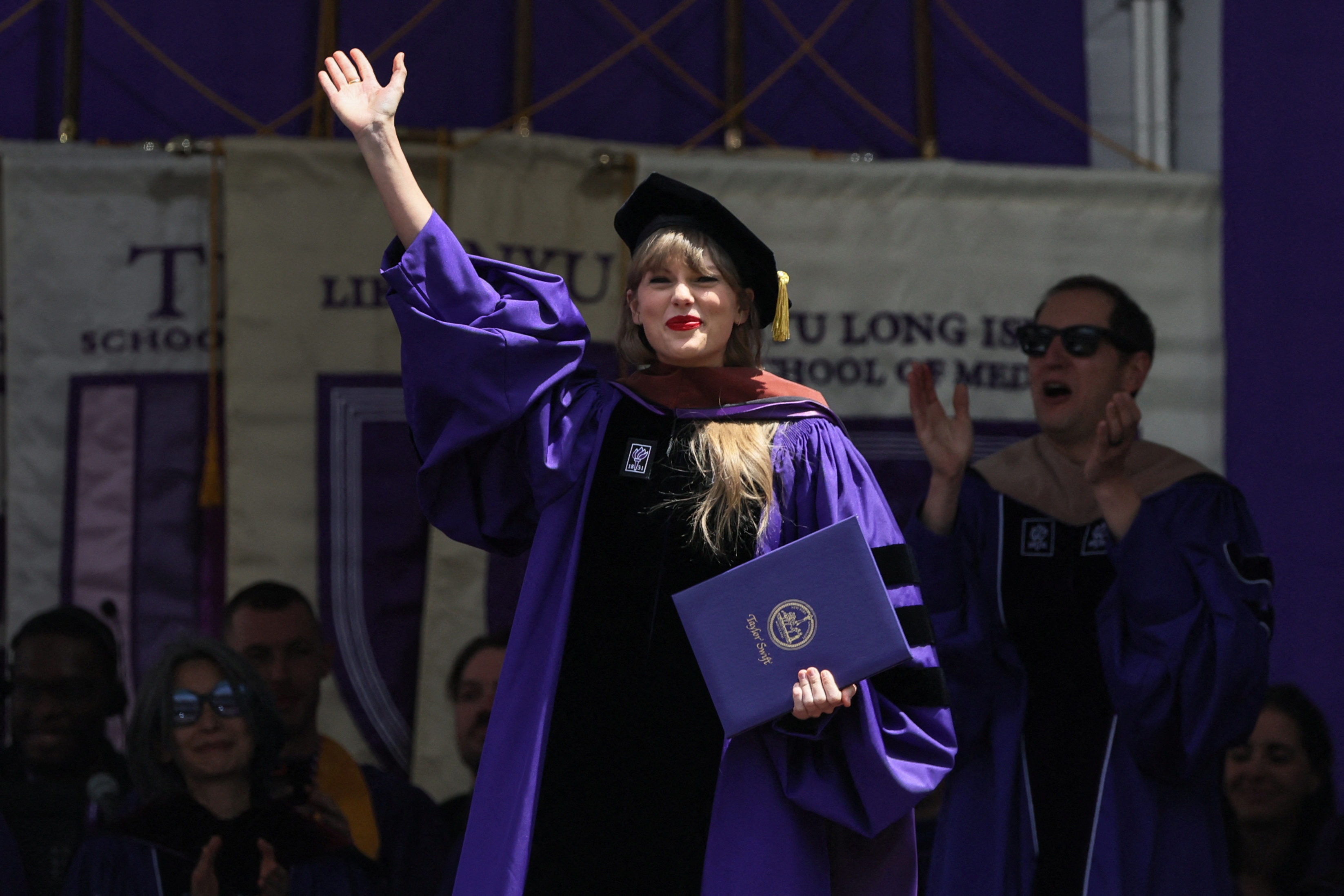 Taylor Swift al momento de recibir el doctorado honoris causa