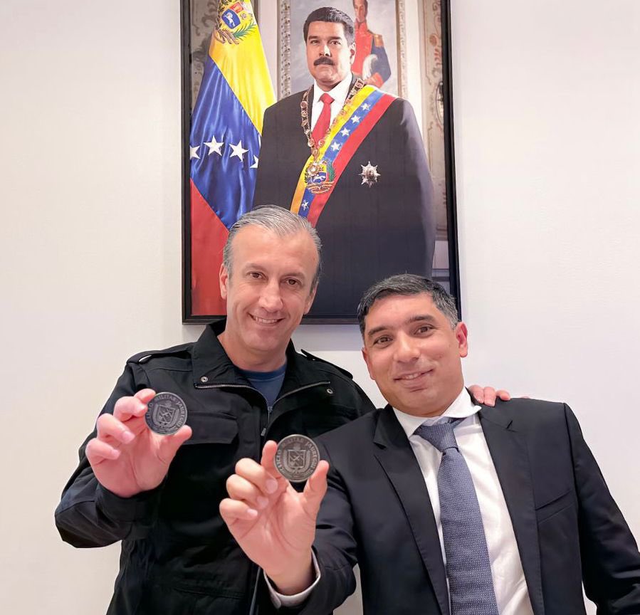 Tareck El Aissami junto a Rafael Tellechea, su sucesor en el Ministerio del Petróleo y en PDVSA (Twitter Rafael Tellechea)