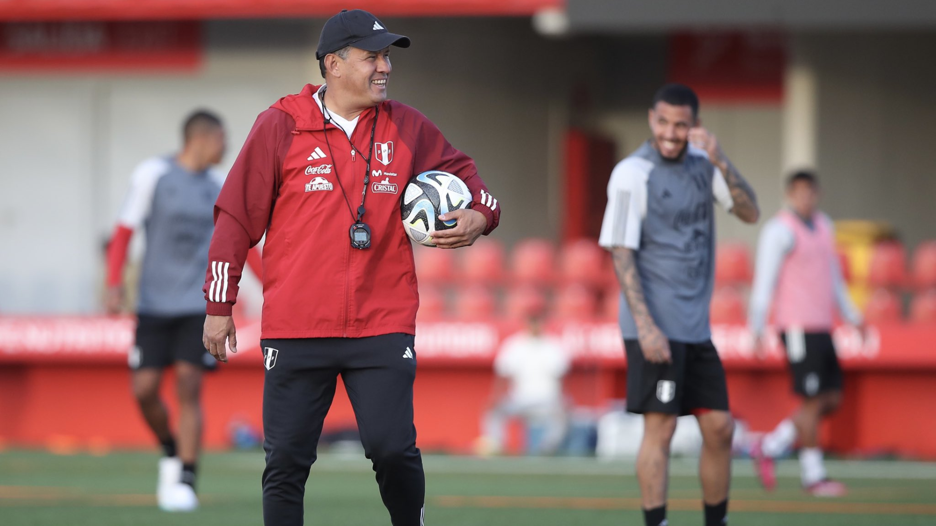 Juan Reynoso utilizará por primera vez la línea de cinco en la selección peruana (FPF).