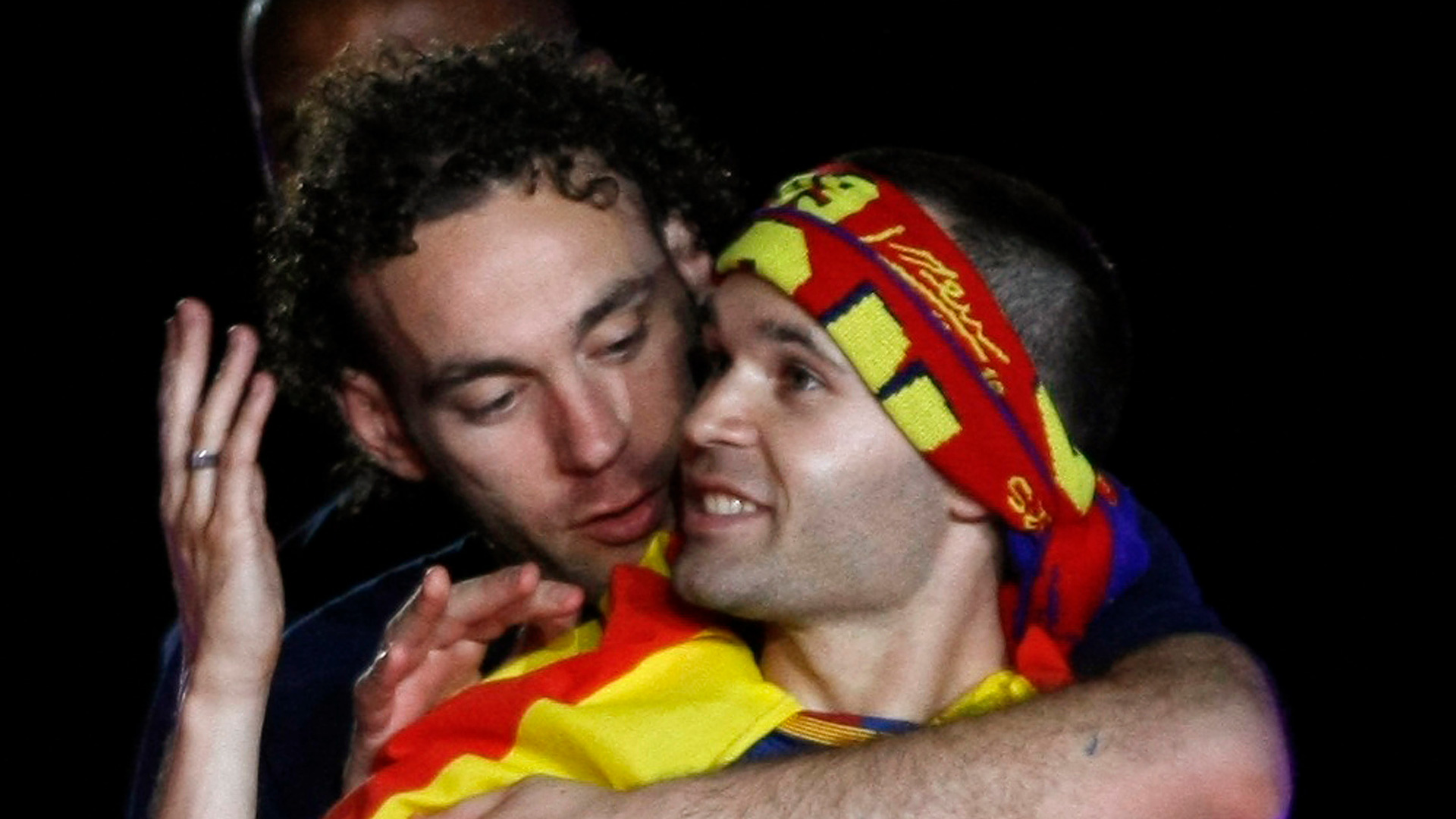 Barcelona soccer player Gabriel Milito (rear) embraces teammate Andres Iniesta during celebrations for their Champions League victory at Nou Camp stadium in Barcelona May 28, 2009. Barcelona beat Manchester United 2-0 in their Champions League soccer final in Rome on Wednesday. REUTERS/Albert Gea (SPAIN SPORT SOCCER)