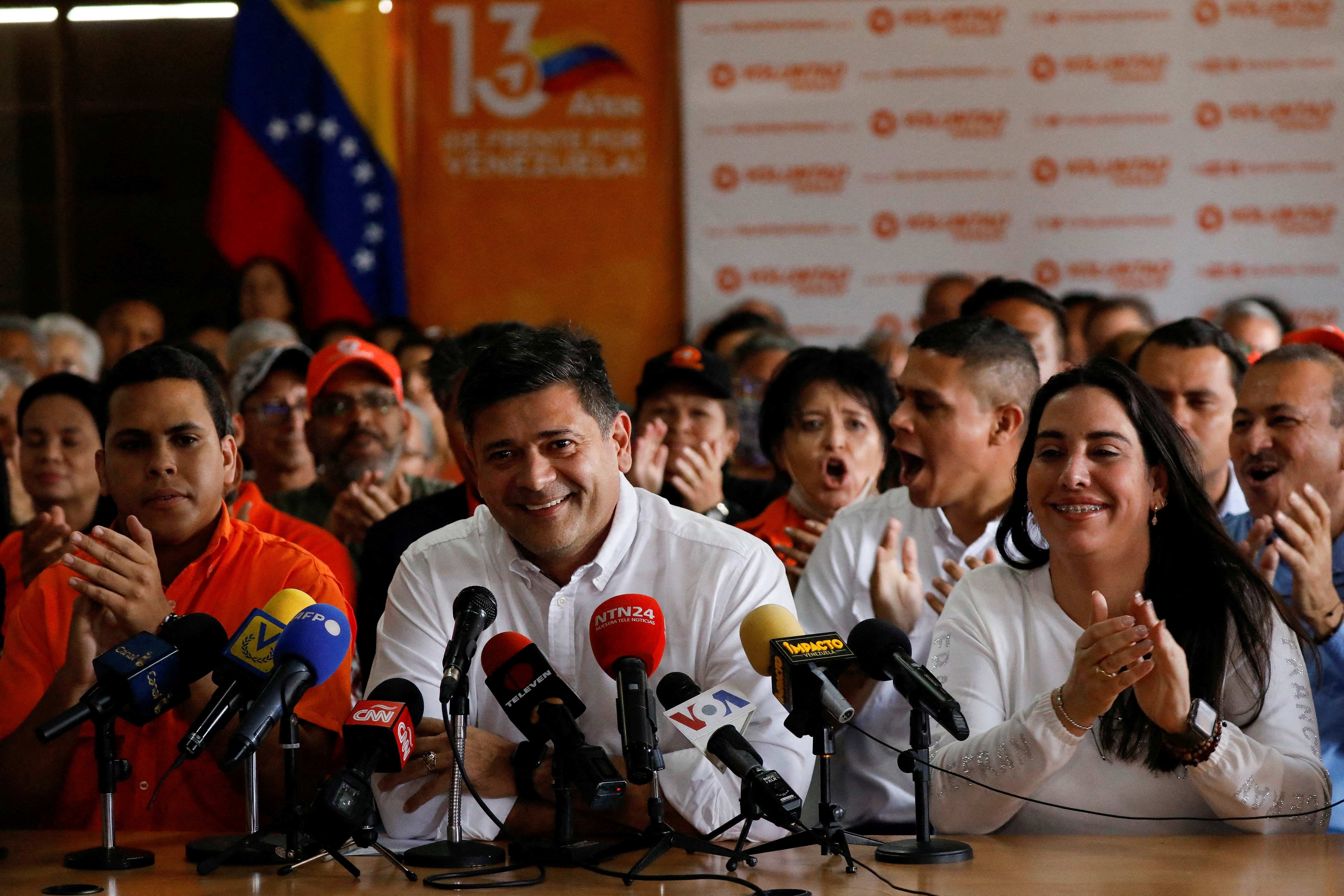 Superlano, un ingeniero de 46 años, se hizo conocido cuando en los comicios regionales de noviembre del 2021 se alzó con la victoria de la gobernación del estado Barinas, en el oeste venezolano, y bastión del oficialismo por ser donde nació el fallecido presidente Hugo Chávez (REUTERS/Leonardo Fernandez Viloria)