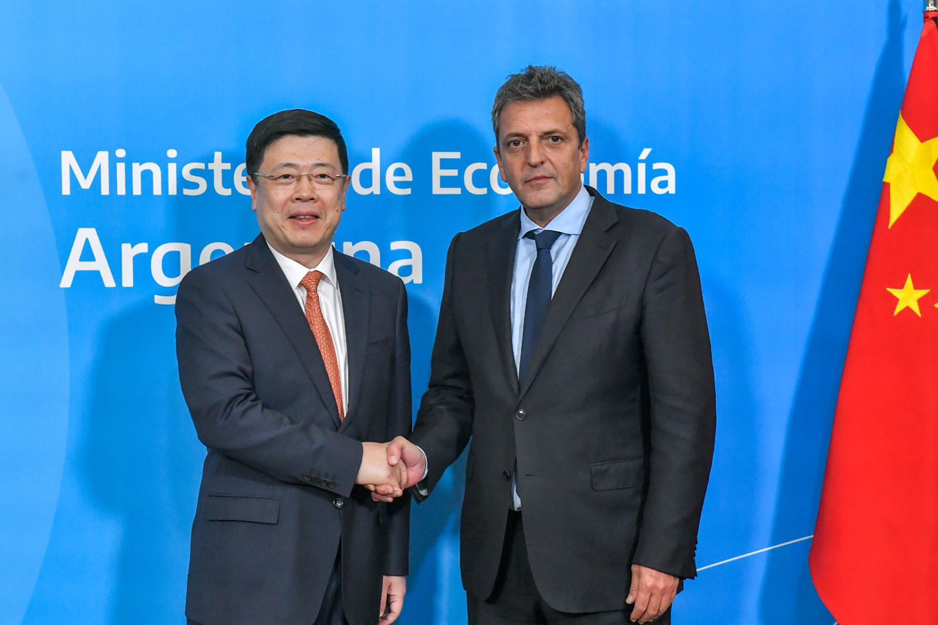 Sergio Massa con el embajador chino en la Argentina, Zou Xiaoli