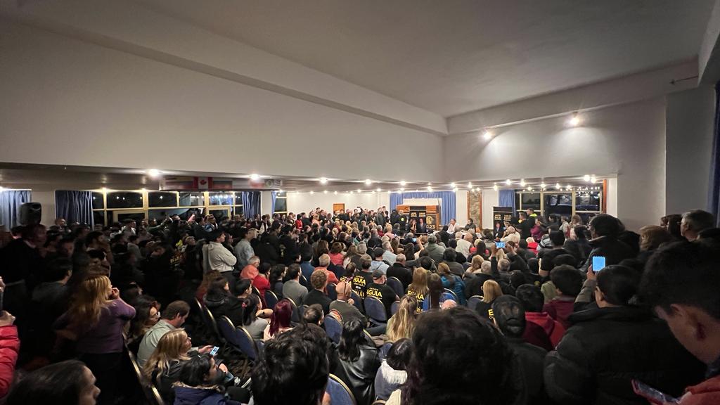 El dirigente opositor cerró su gira con una charla en el salón del Hotel Patagonia Plaza