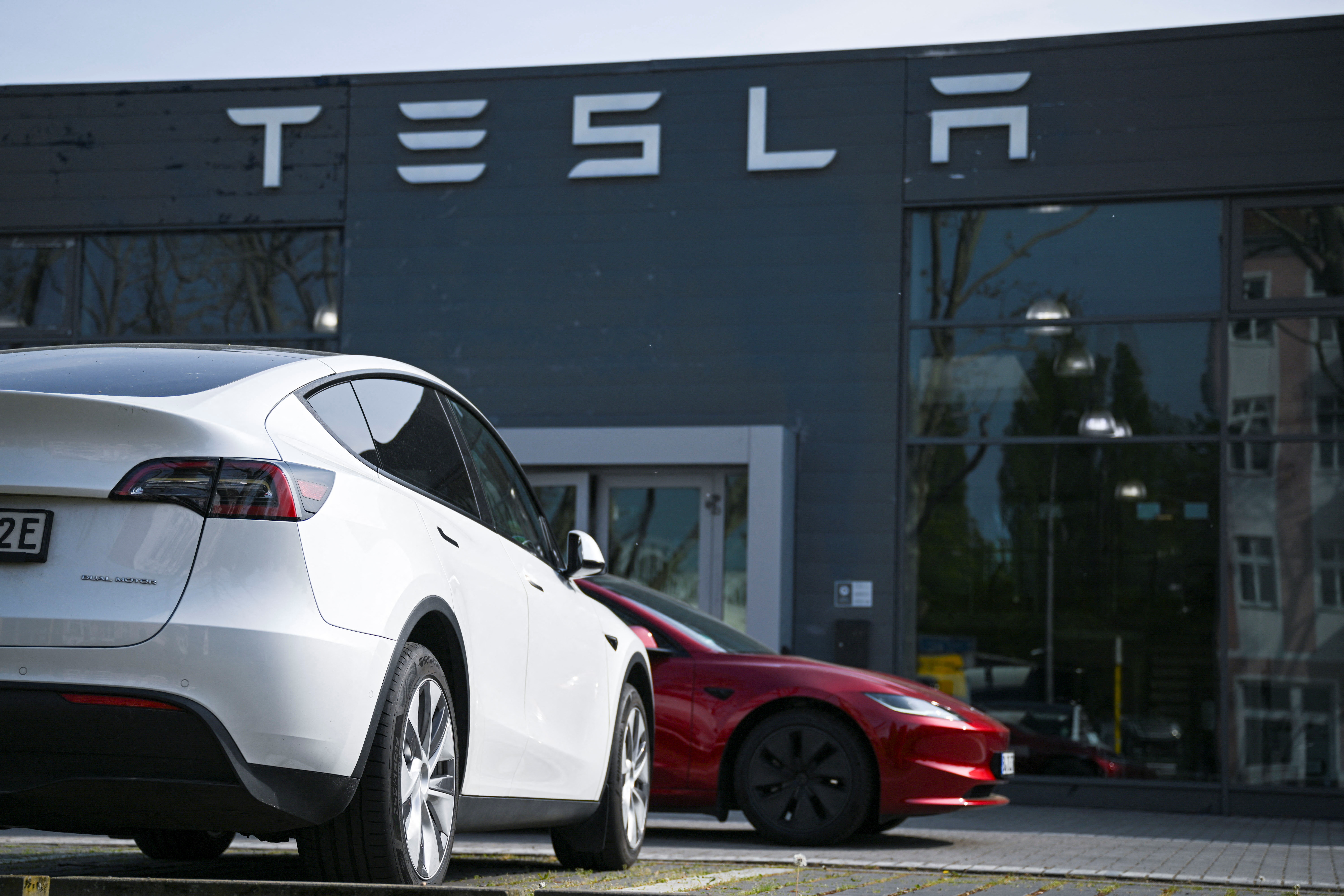 Tesla anunci&oacute; su llegada a Uruguay en medio del boom de los autos el&eacute;ctricos