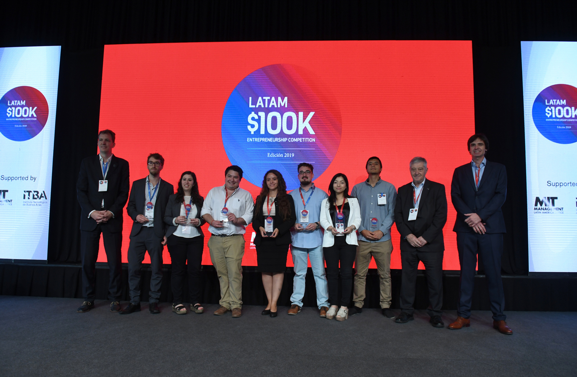 Todos los ganadores de las 3 categorías del 100K LATAM en 2019 durante la final celebrada en Buenos Aires (Maximiliano Luna)