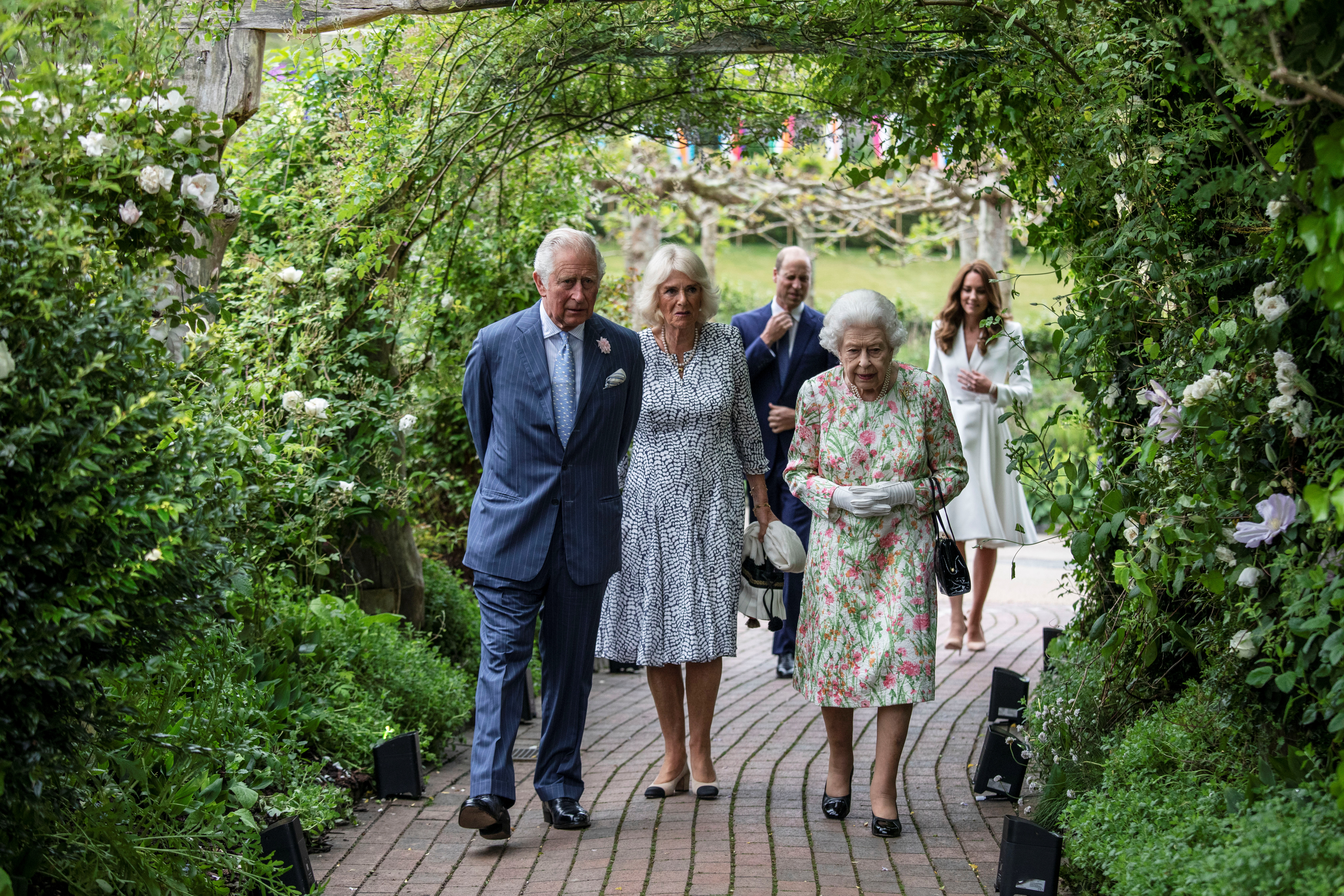 Los duques de Cambridge con Carlos e Isabel II en un evento de bienvenida del G7 (Reuters)