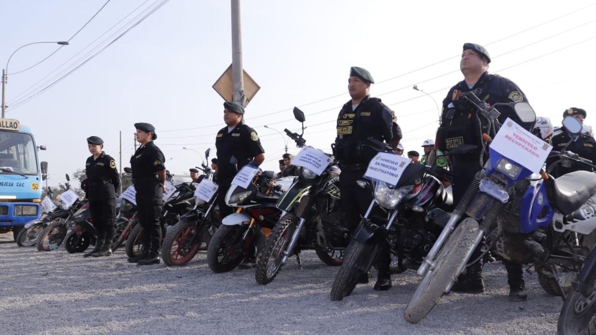 La PNP logró recuperar 17 motos lineales, ocho autos, tres camionetas, entre otros vehículos. | Twitter PNP