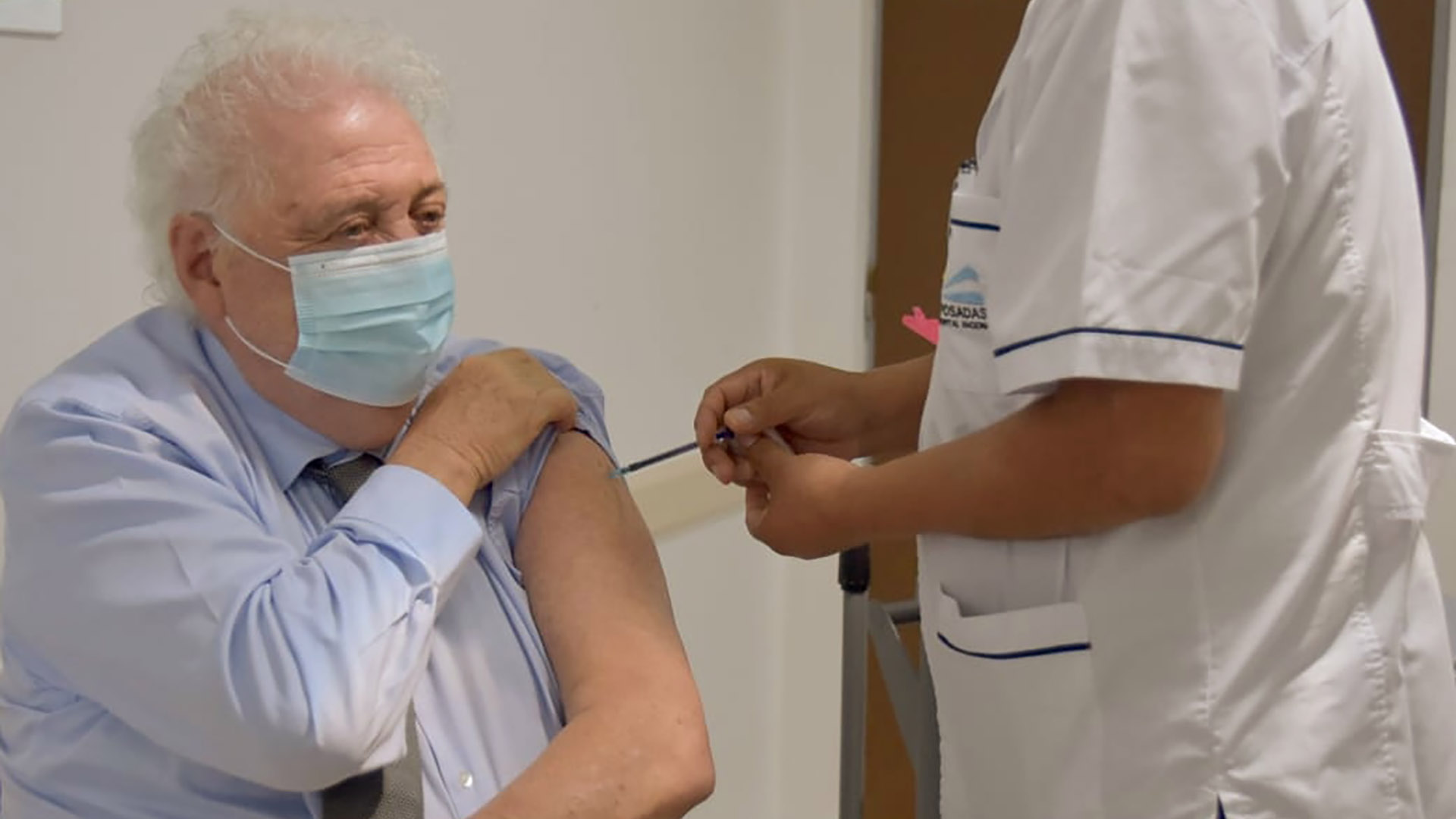 El ex ministro de Salud cuando se vacunó (@ginesggarcia)