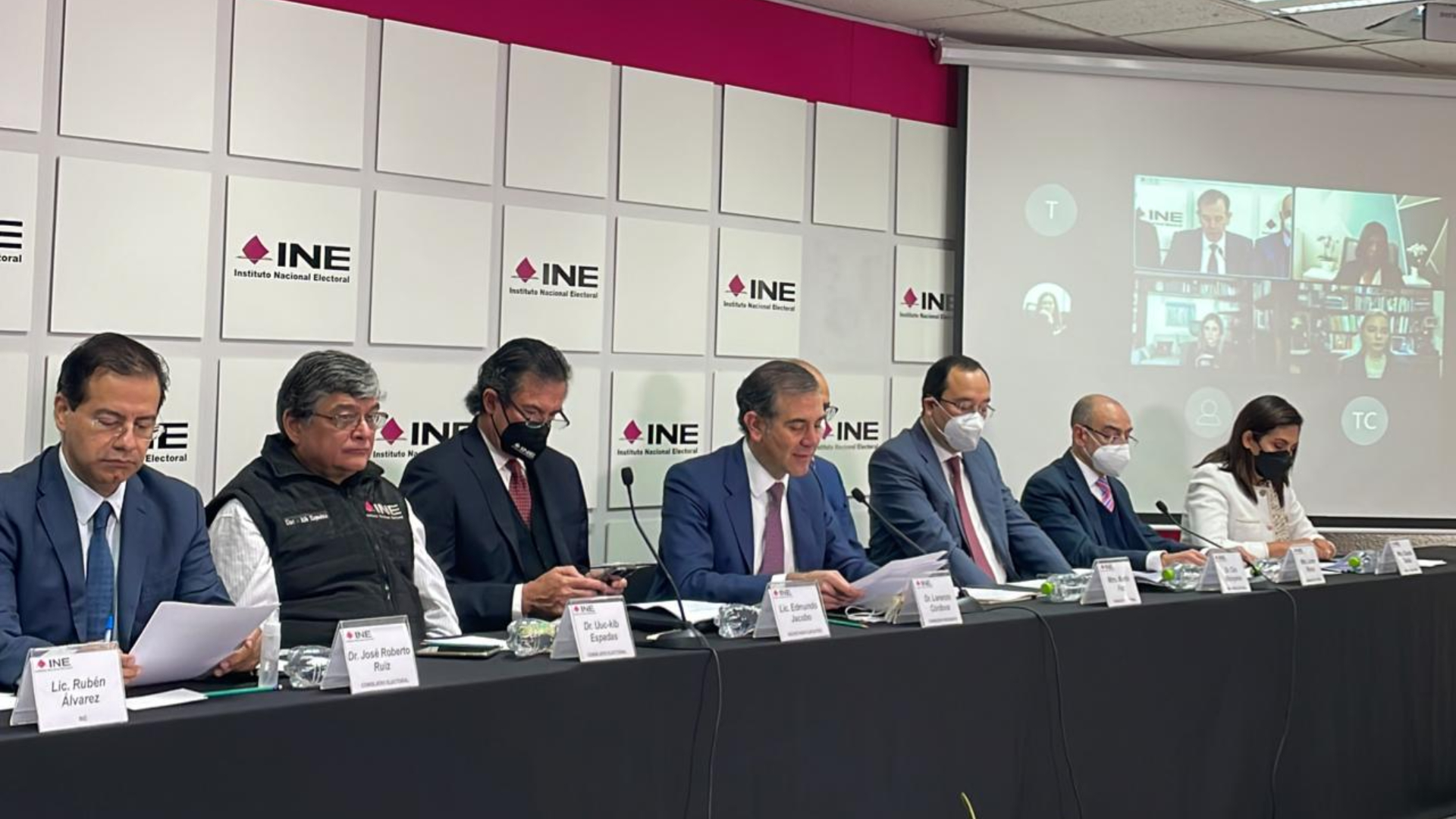 Los 11 consejeros del INE expresaron su preocupación debido a los momentos cruciales que vive la democracia” en México (Foto: Twitter/@INEMexico)
