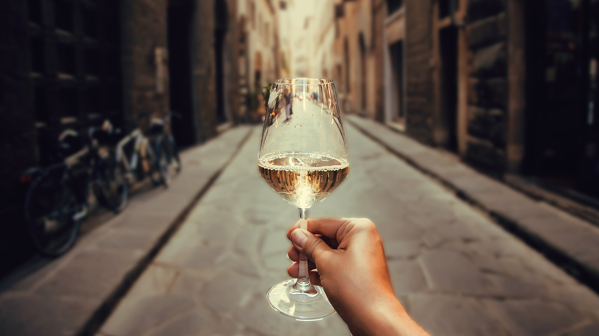 Los pioneros fueron combinaciones clásicas y no tan jugadas como Chardonnay con Semillón (Shutterstock.com)