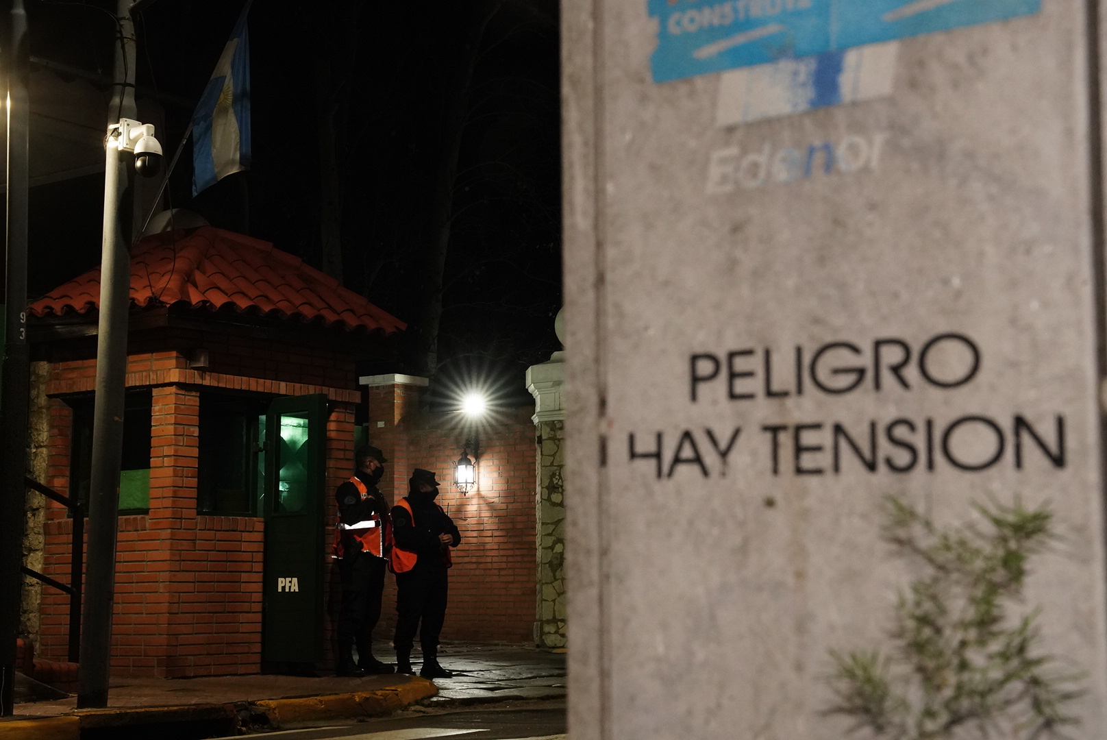 El frente de la Quinta de Olivos horas después de la renuncia de Martín Guzmán: el presidente Alberto Fernández convocó allí a sus colaboradores 