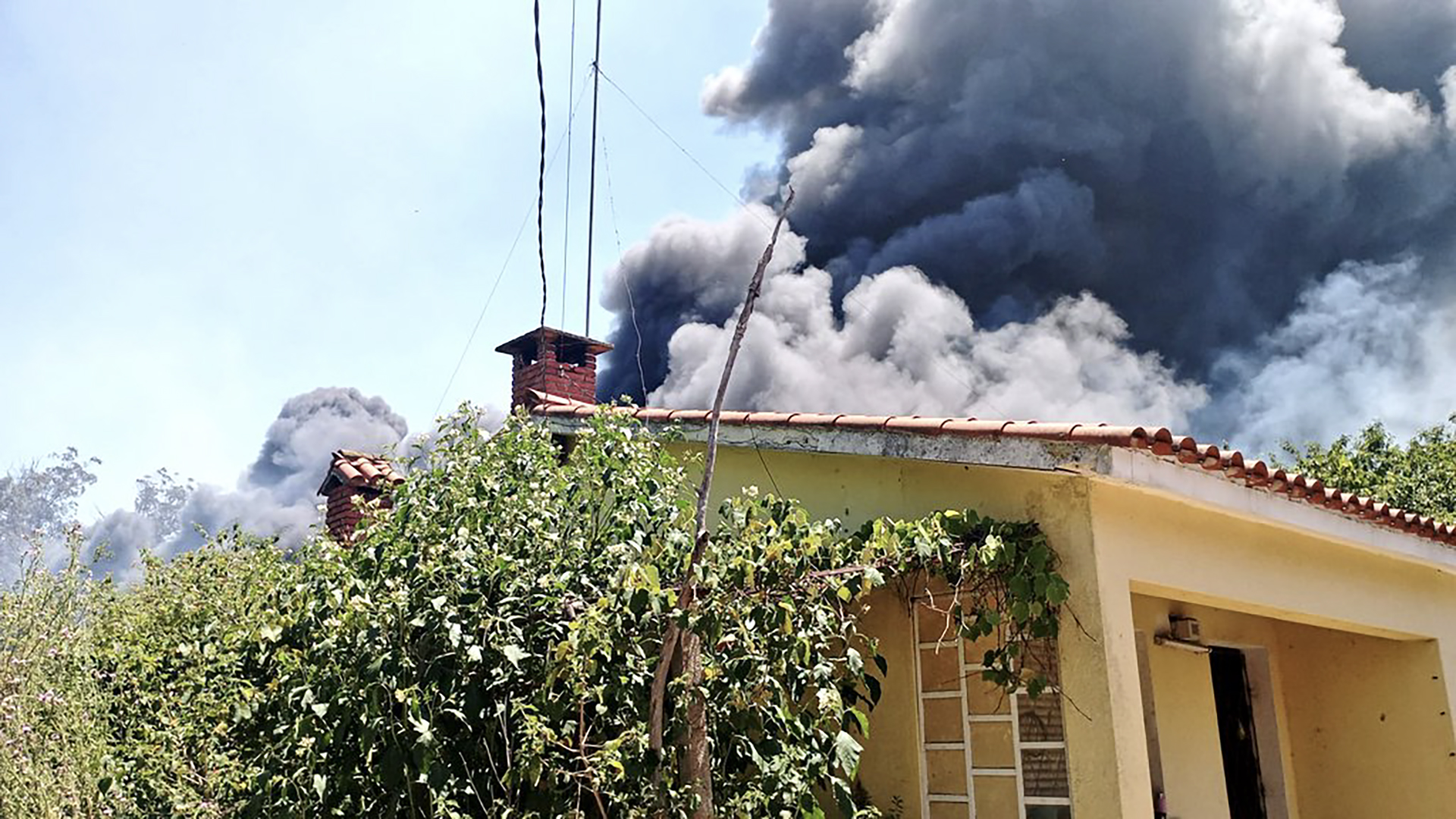 Incendio en Camino de M. Fortet y Camino Vidiella, Colón, Montevideo