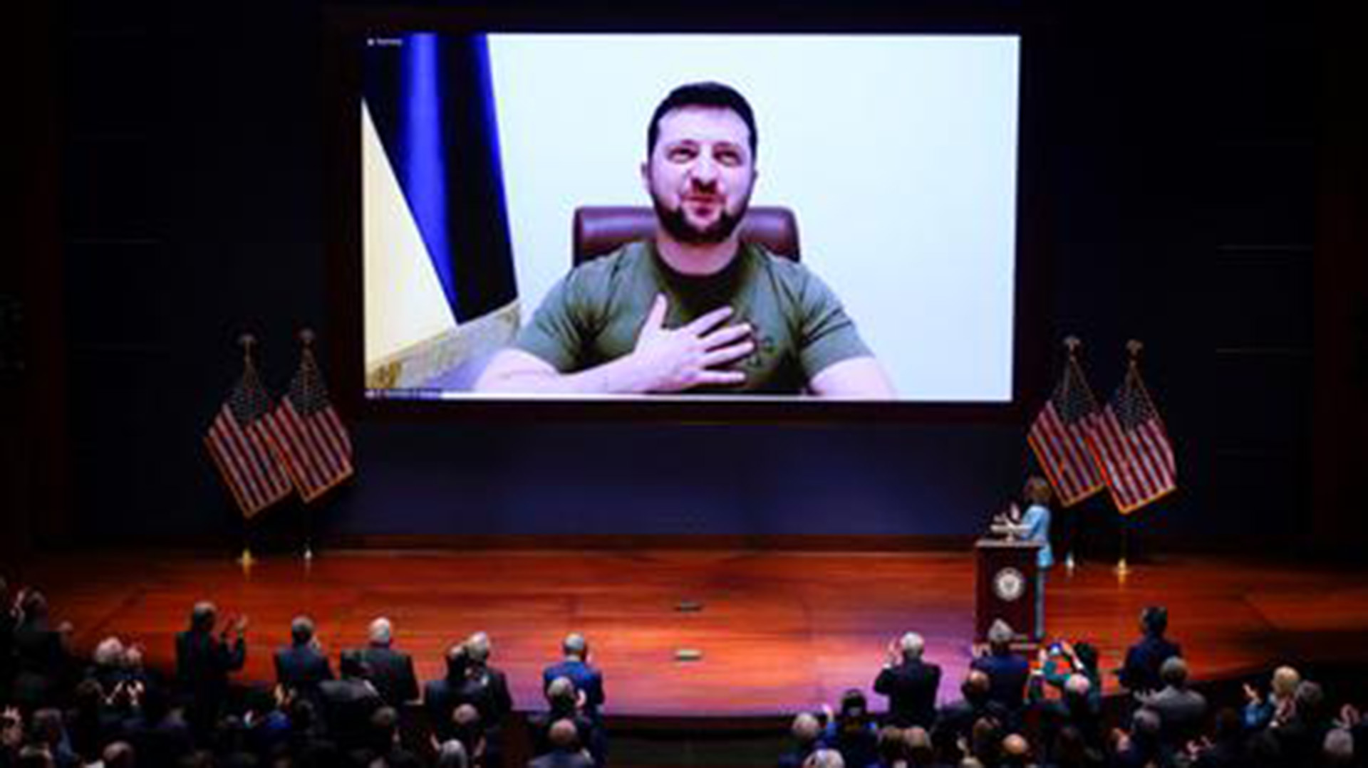 Volodimir Zelensky, presidente de Ucrania, en una de sus frecuentes apariciones por videollamada