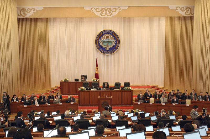 FOTO DE ARCHIVO. Imagen referencial del Parlamento de Kirguistán, en Biskek. 10 de noviembre de 2010. REUTERS/Vladimir Pirogov