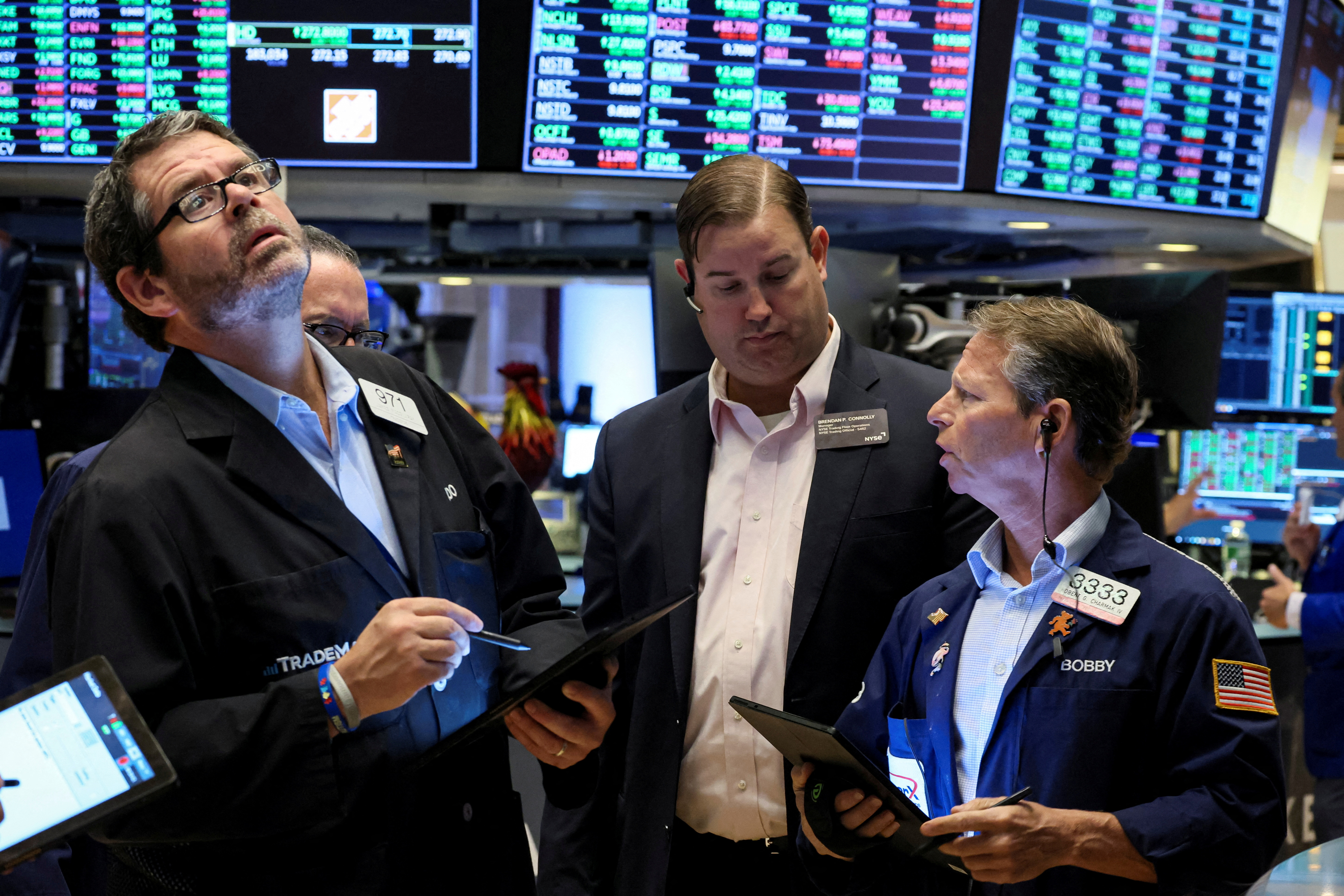 Trabajadores en la Bolsa de Valores de Nueva York (REUTERS/Brendan McDermid)