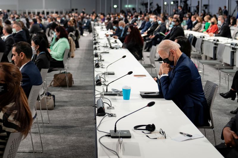 El presidente de Estados Unidos, Joe Biden, asiste a la sesión de apertura de la COP26 en Glasgow. Hasta ahora, las promesas de los países para recortar emisiones nos llevan a un aumento devastador de la temperatura global. Erin Schaff/Pool vía REUTERS
